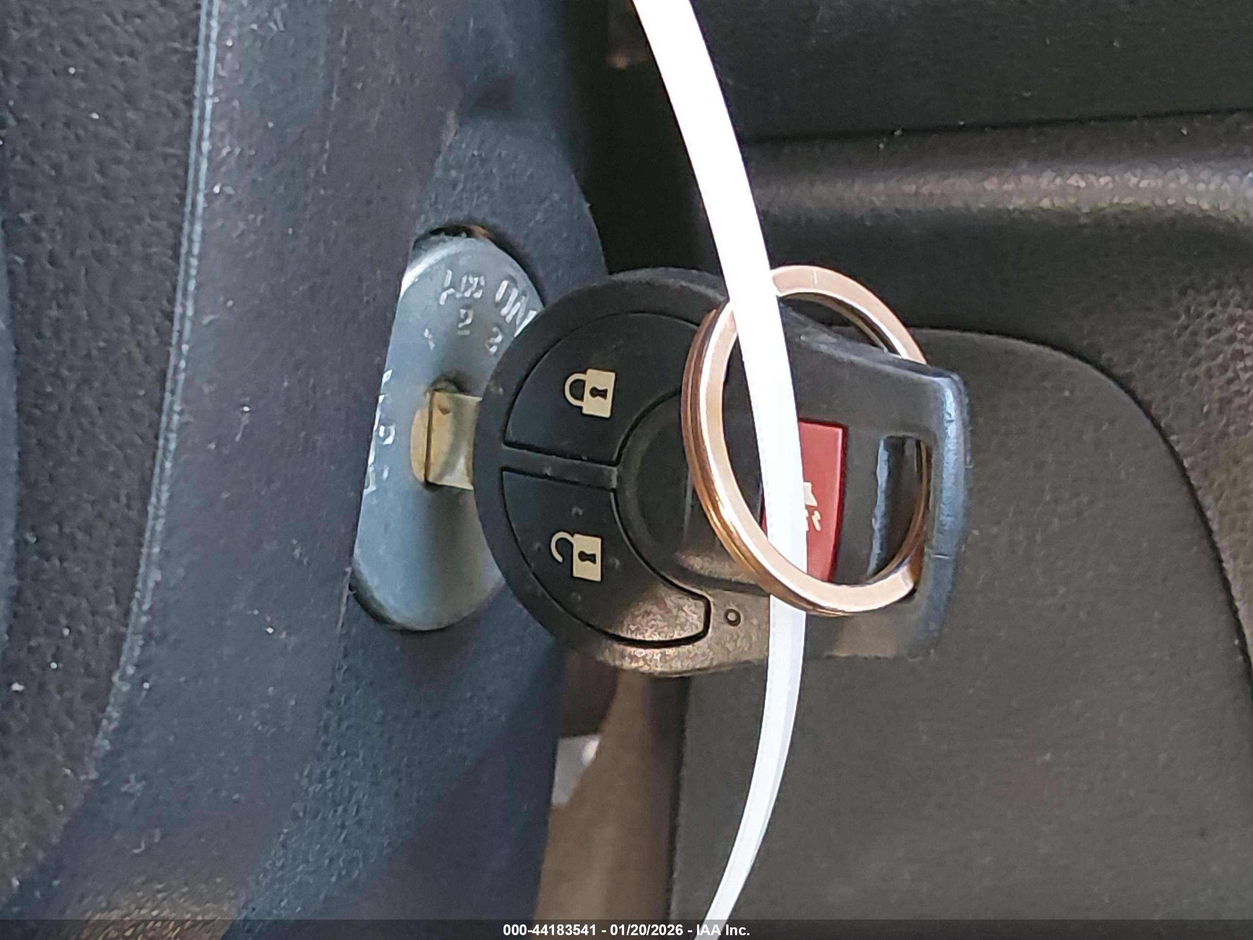 NISSAN VERSA image 11