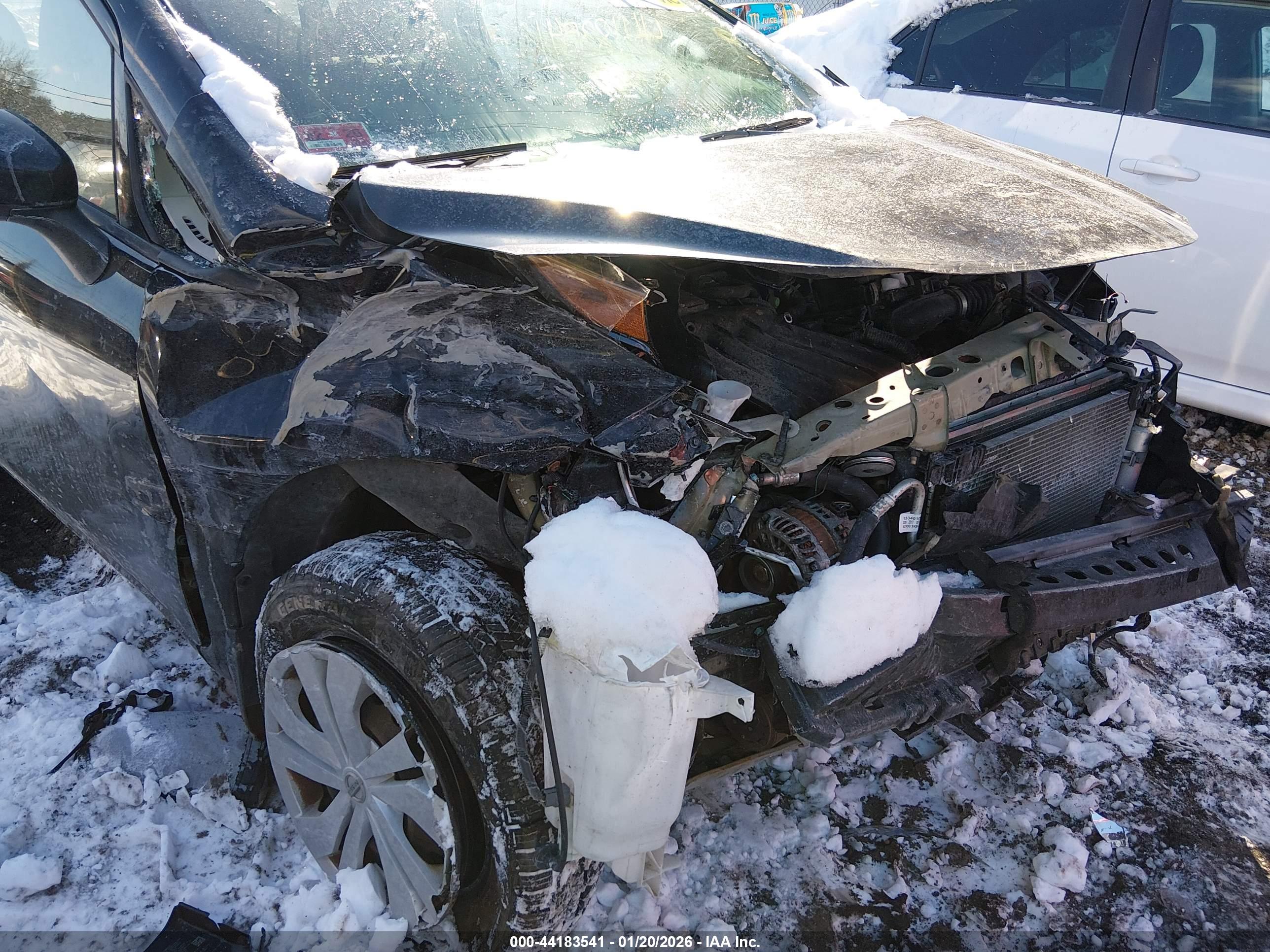 NISSAN VERSA image 6