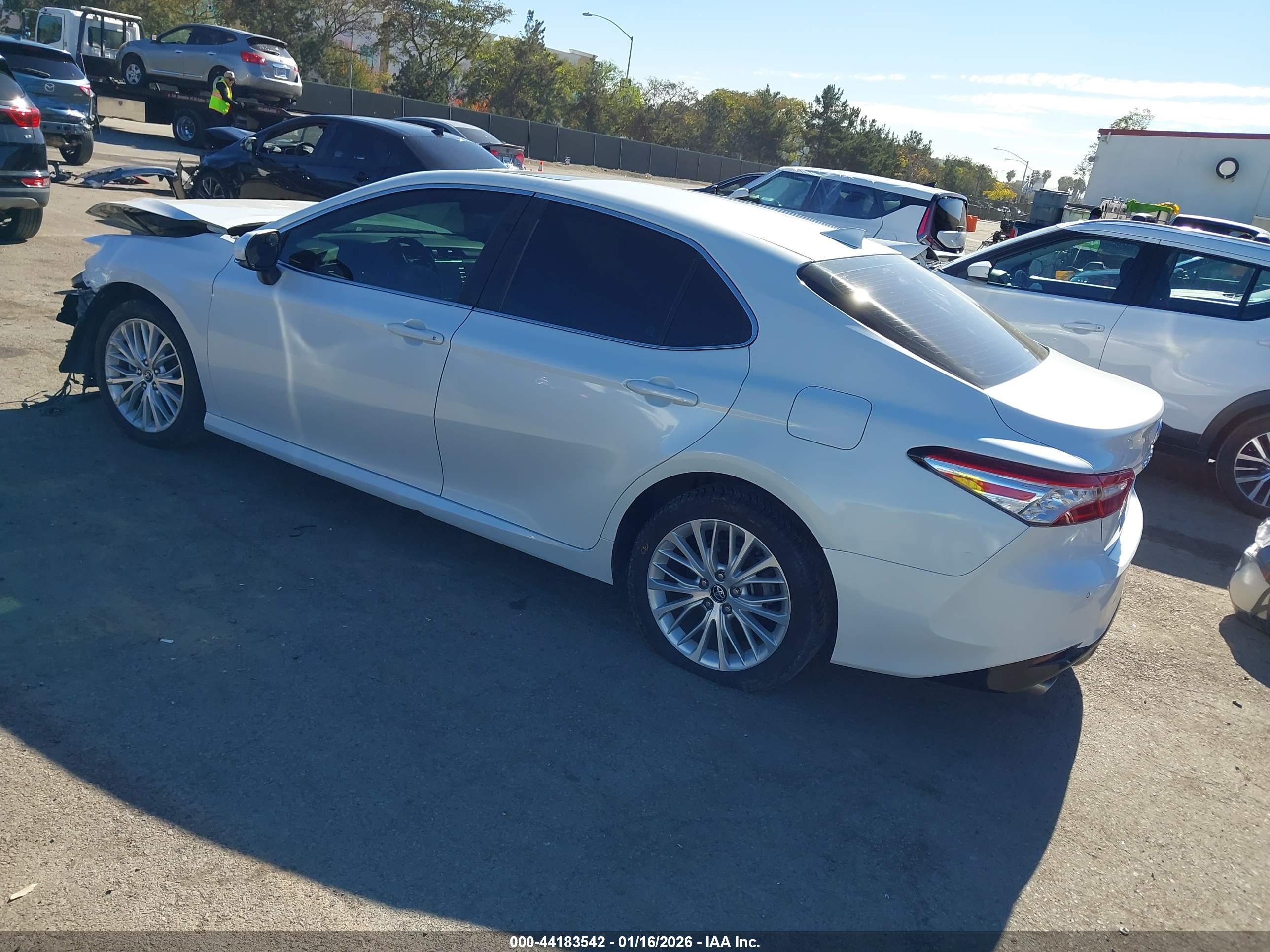 TOYOTA CAMRY image 3