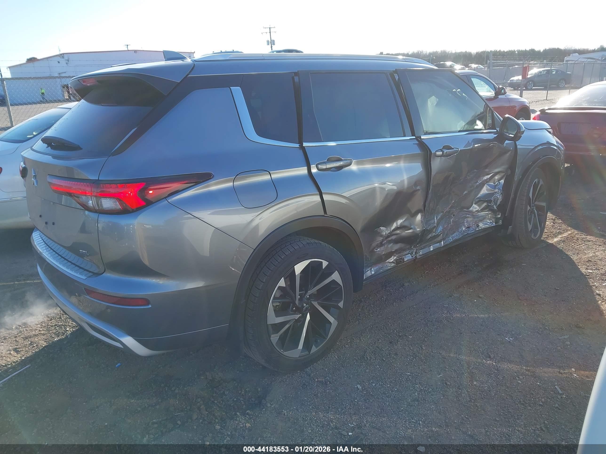 MITSUBISHI OUTLANDER image 4