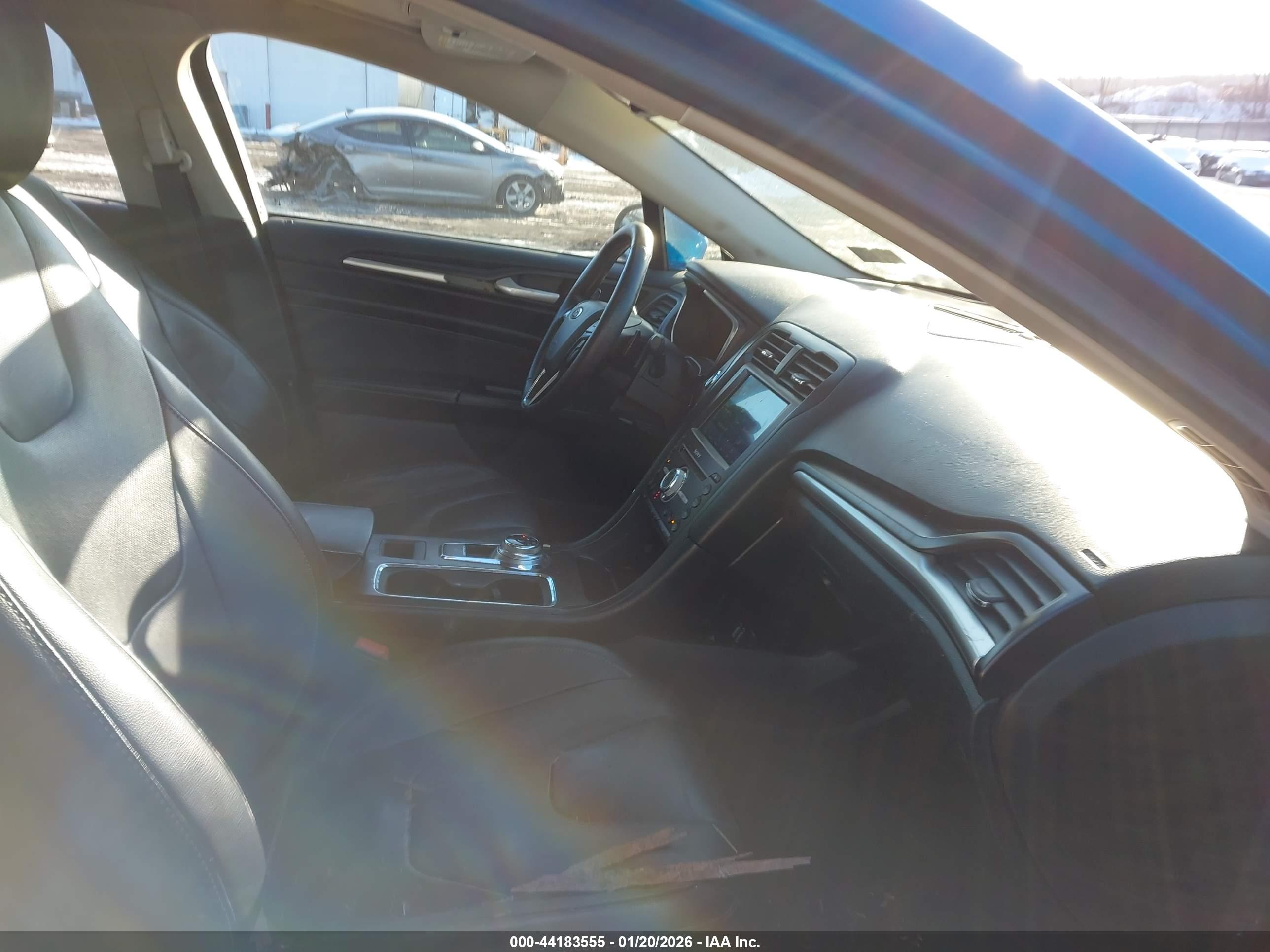 FORD FUSION image 5