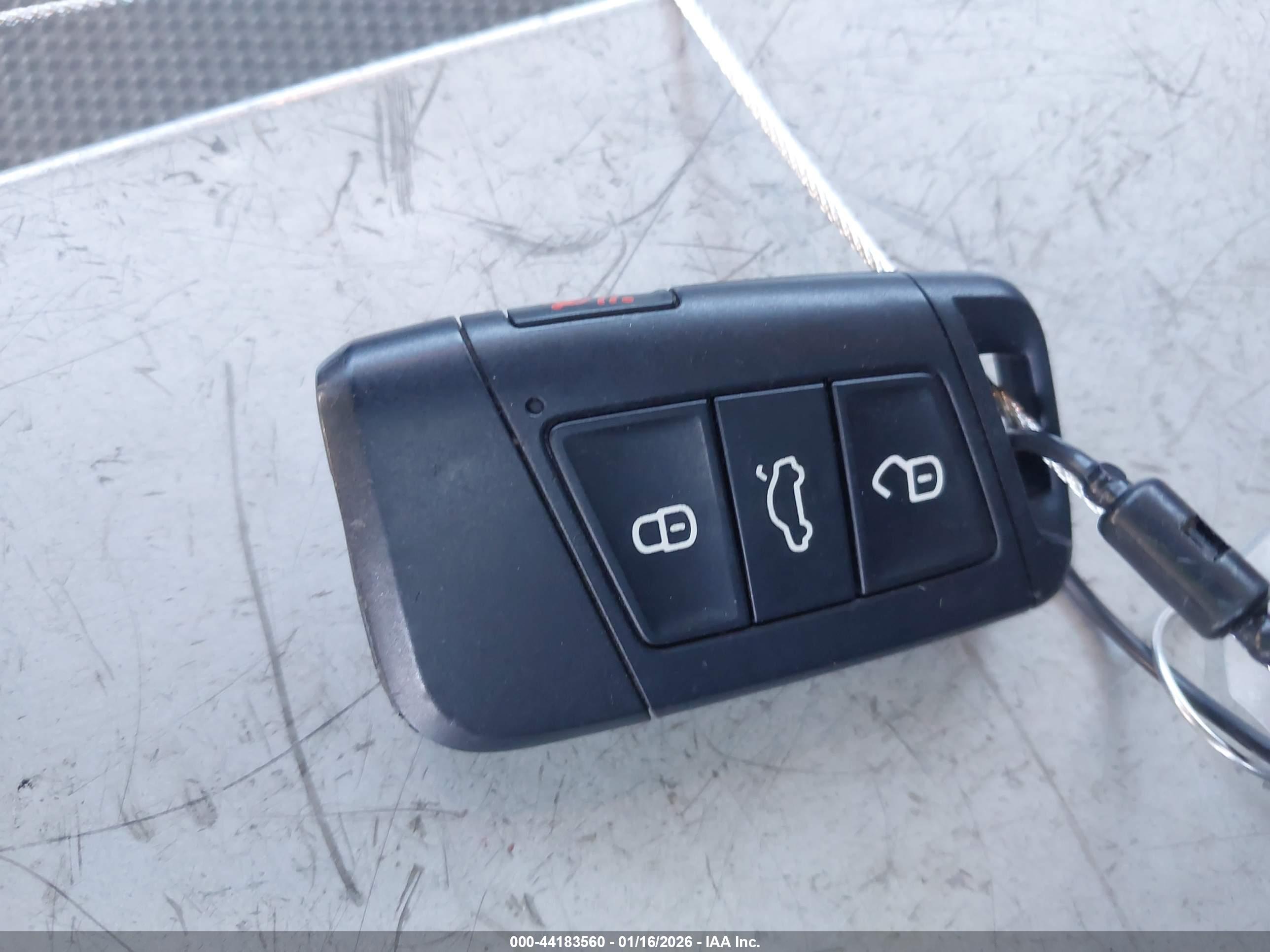 VOLKSWAGEN TAOS image 11