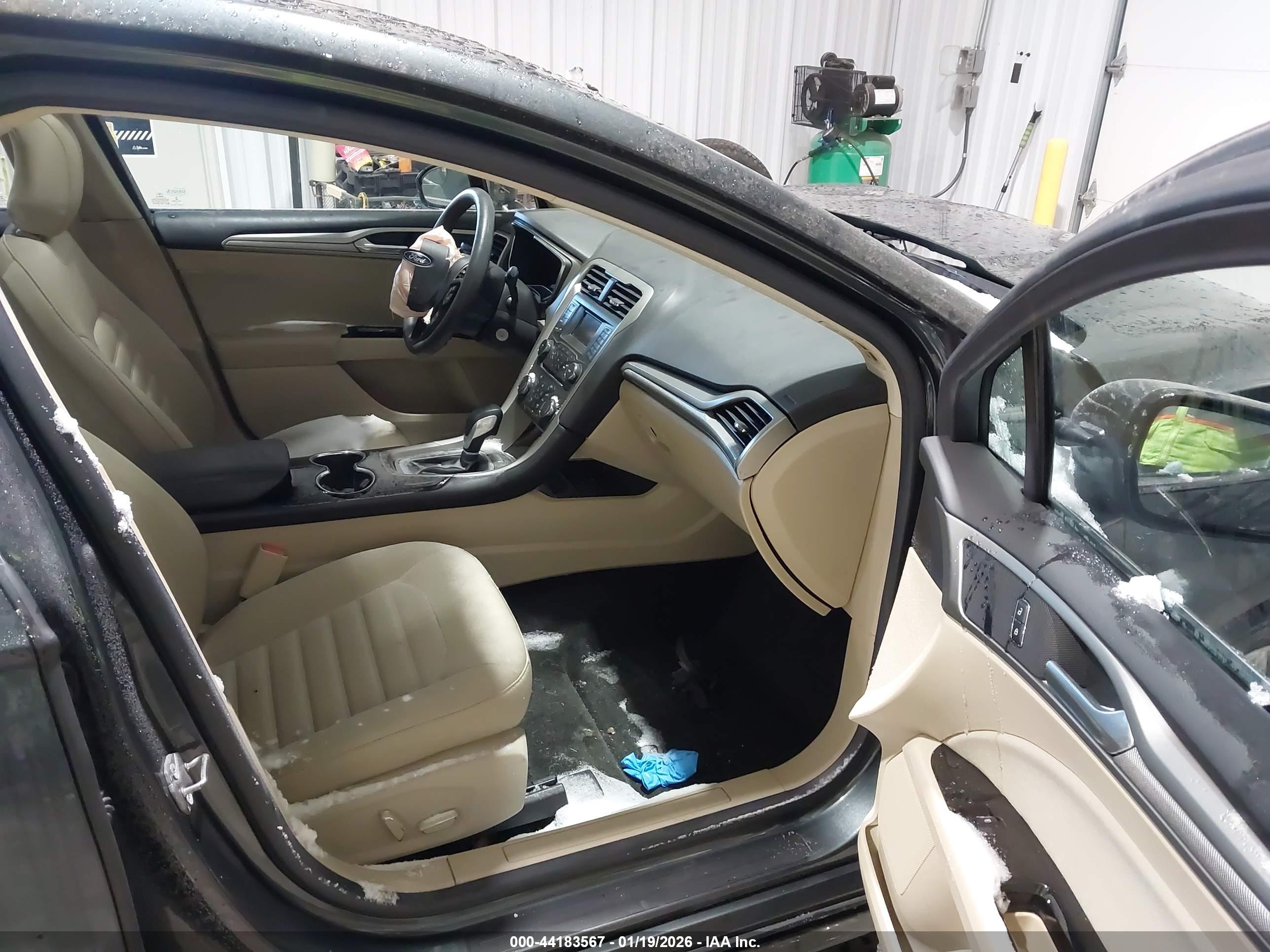 FORD FUSION image 5