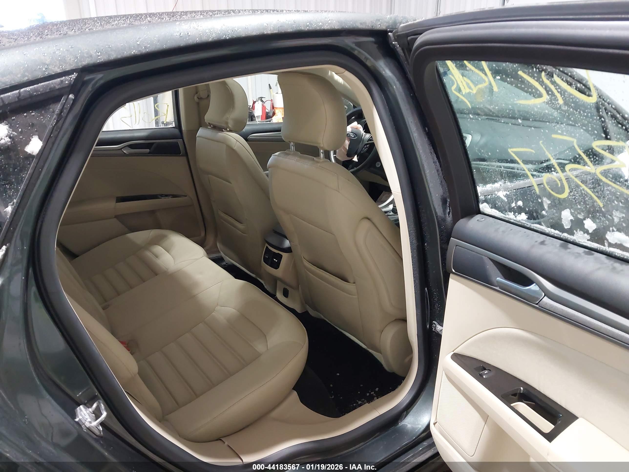 FORD FUSION image 8
