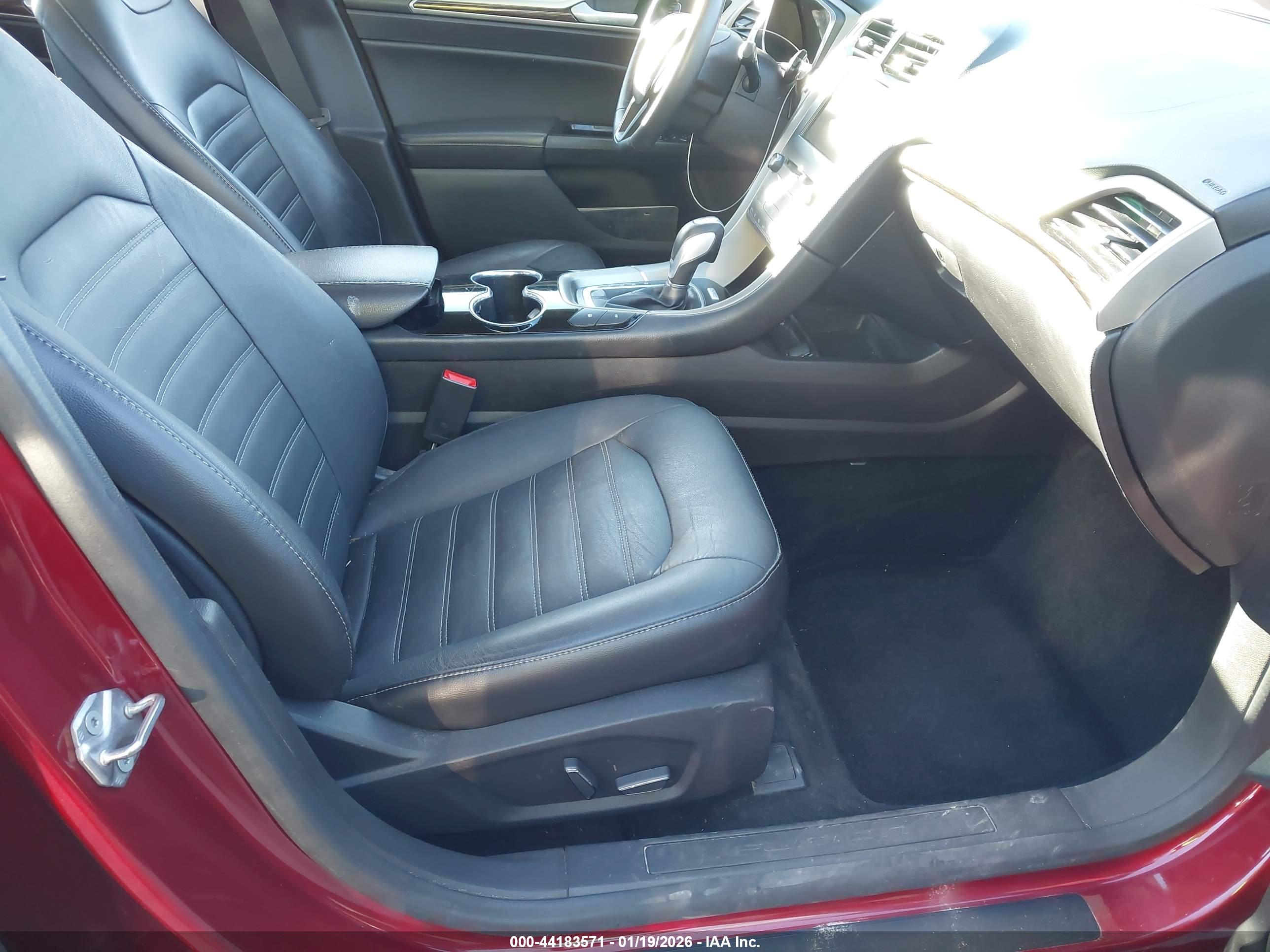 FORD FUSION image 5