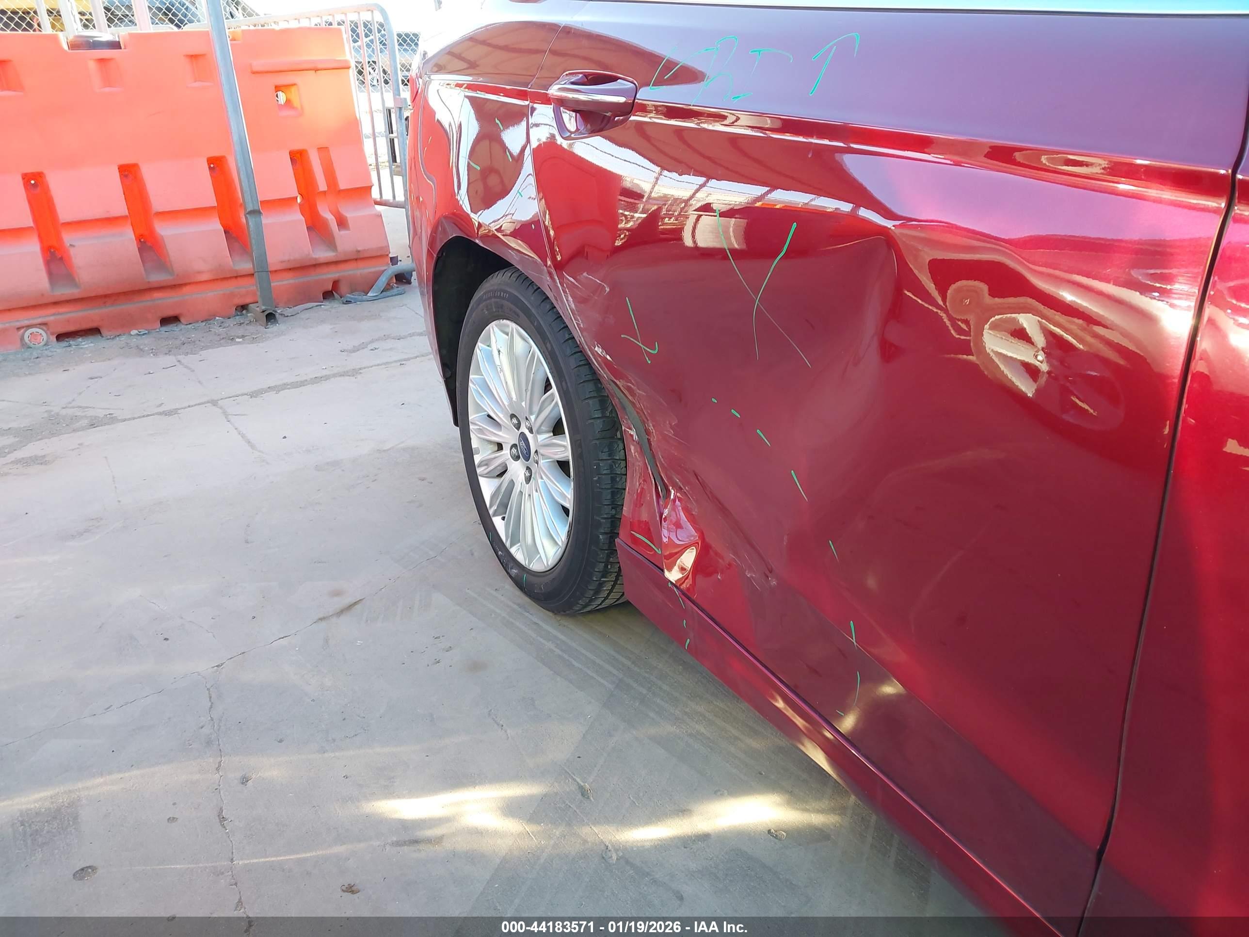 FORD FUSION image 6