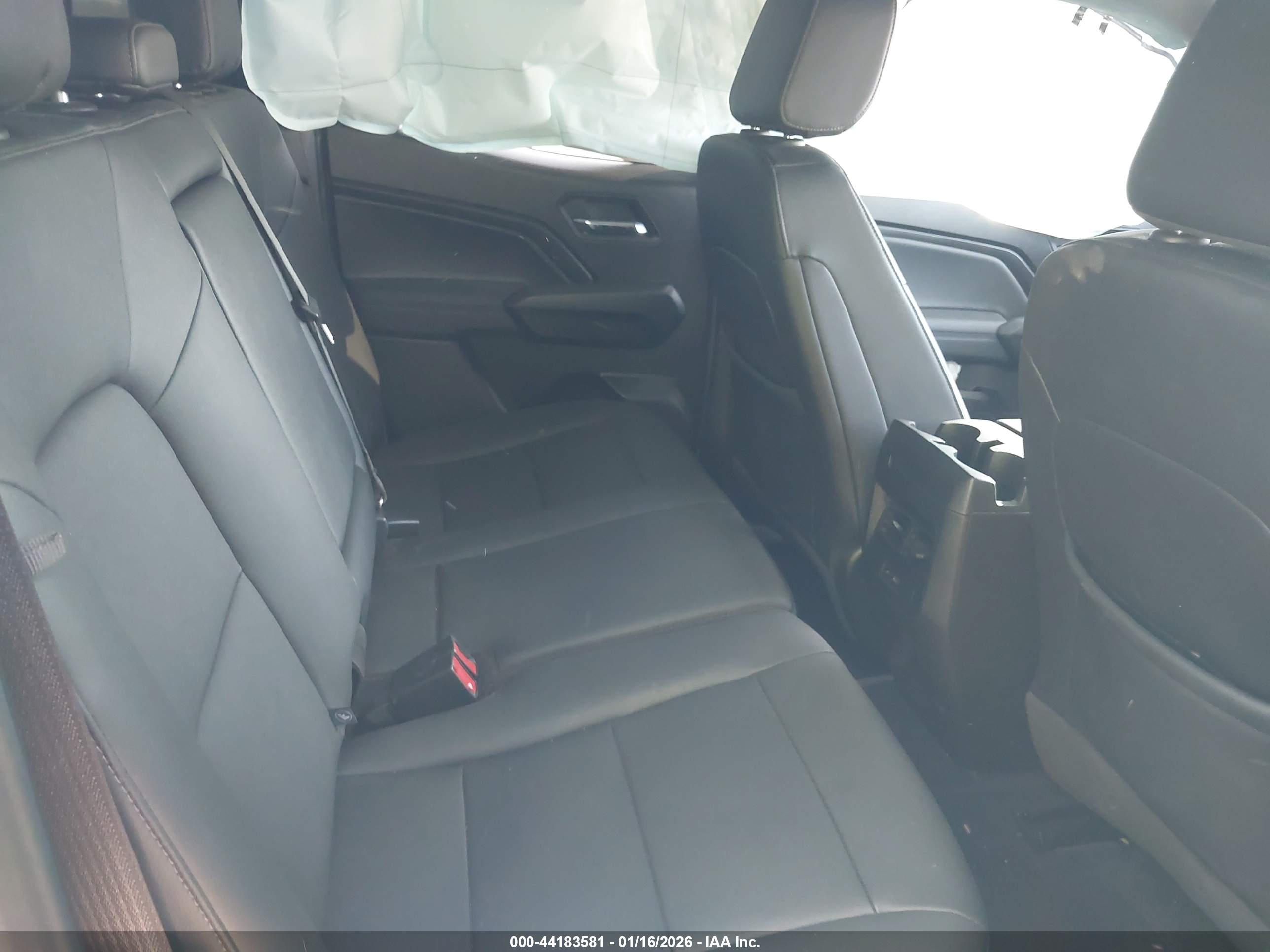 CHEVROLET COLORADO image 8