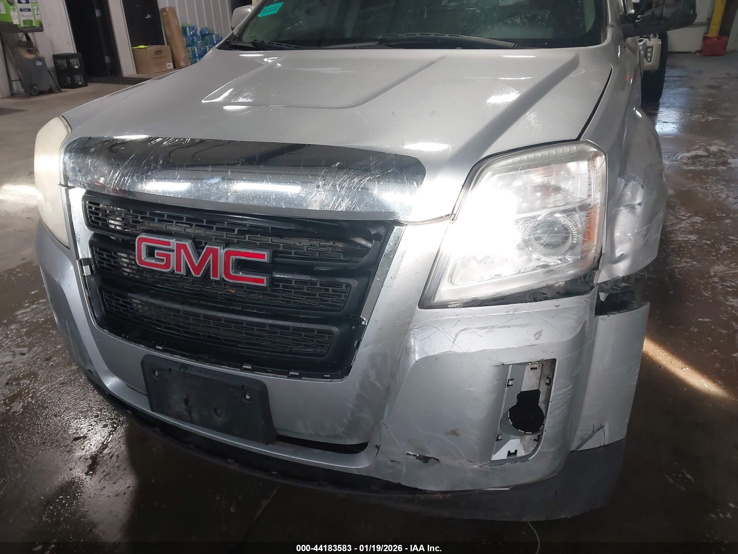 GMC TERRAIN image 6