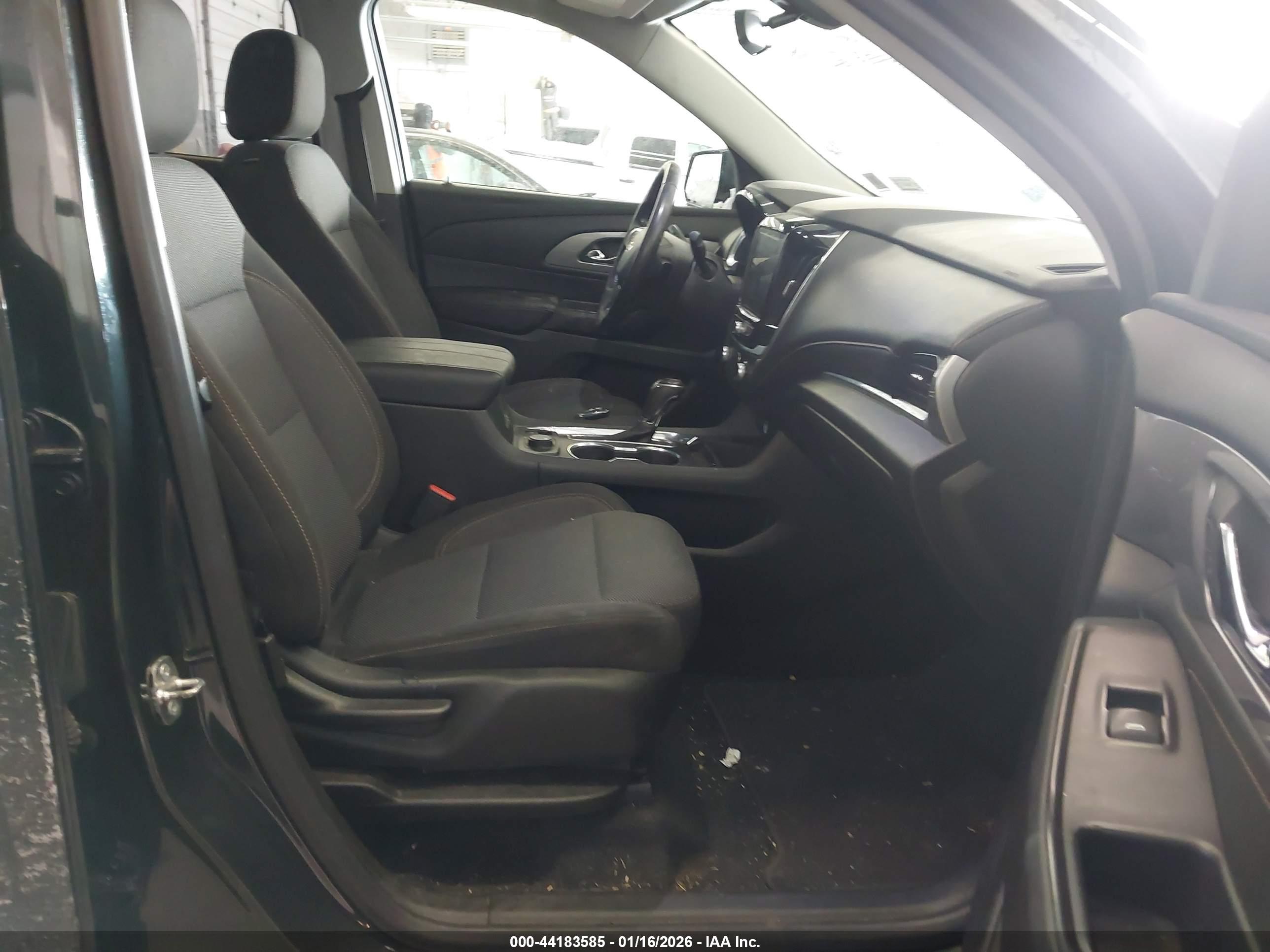CHEVROLET TRAVERSE image 5