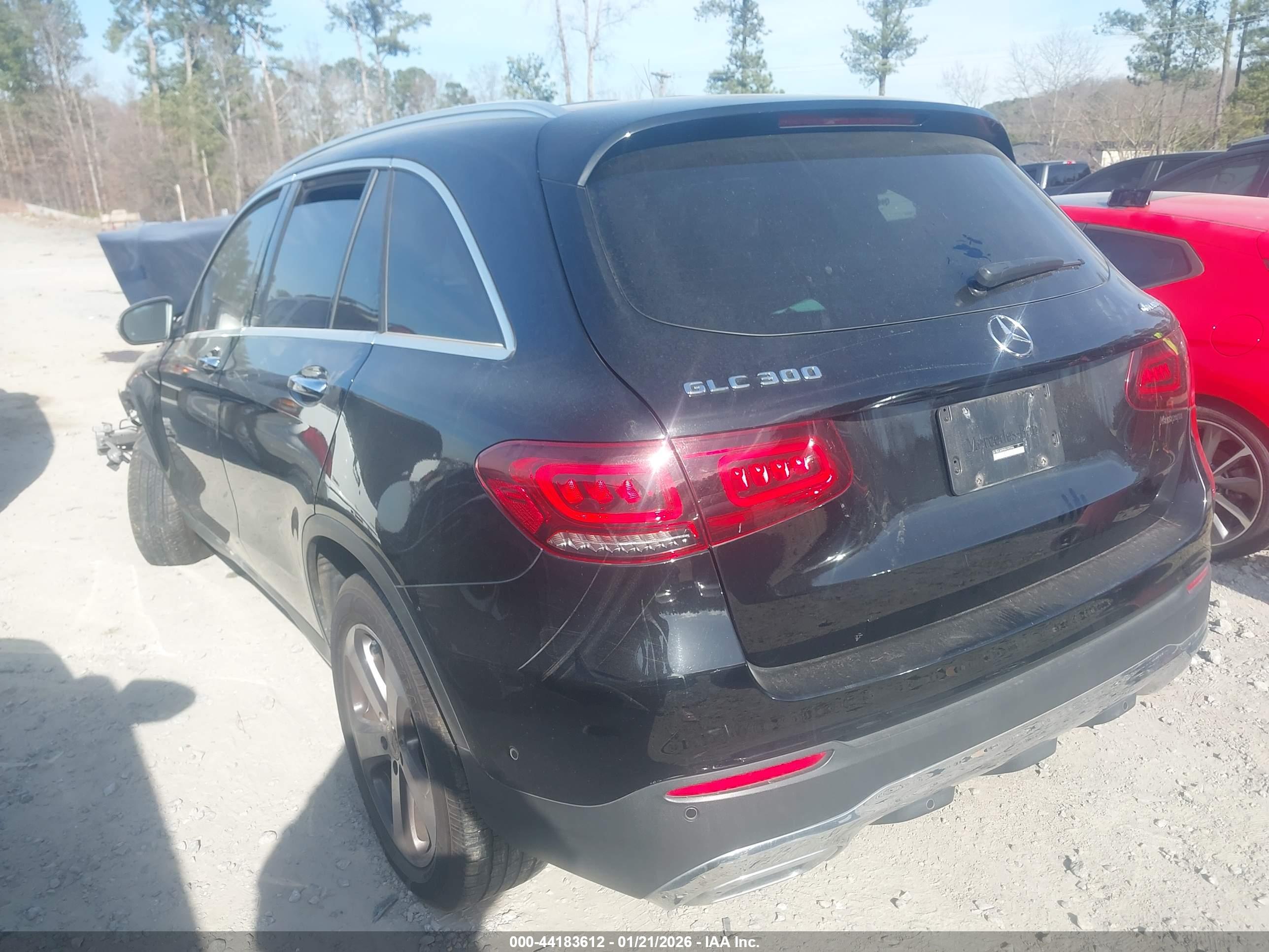 MERCEDES-BENZ GLC image 3