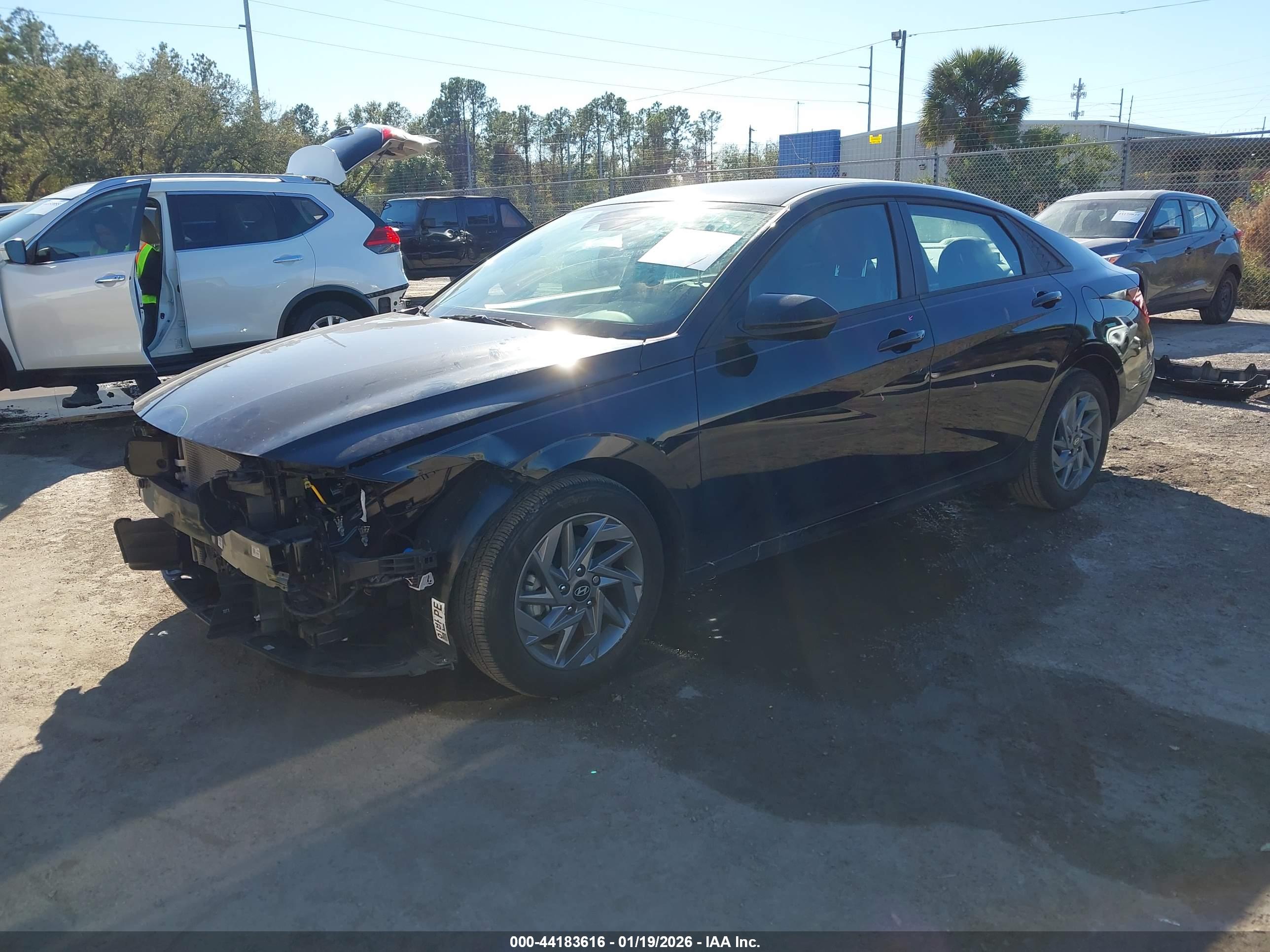 HYUNDAI ELANTRA image 2