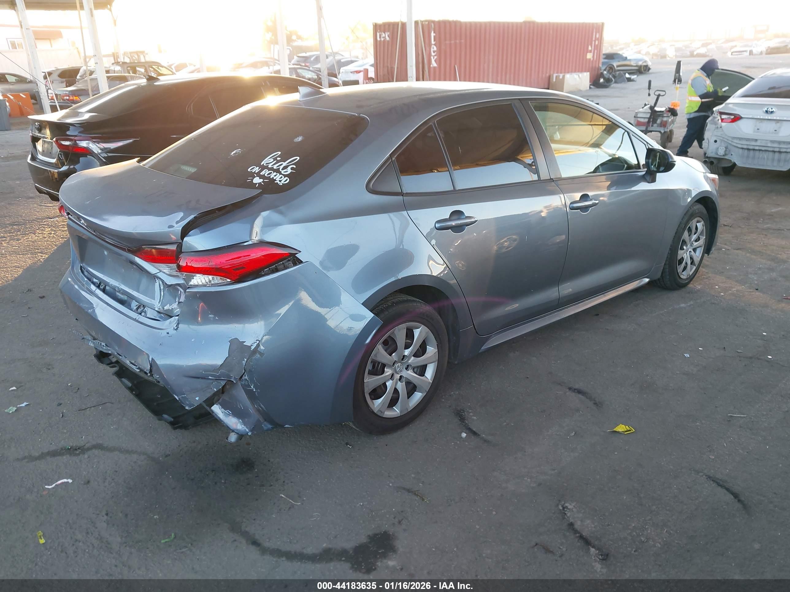 TOYOTA COROLLA image 4