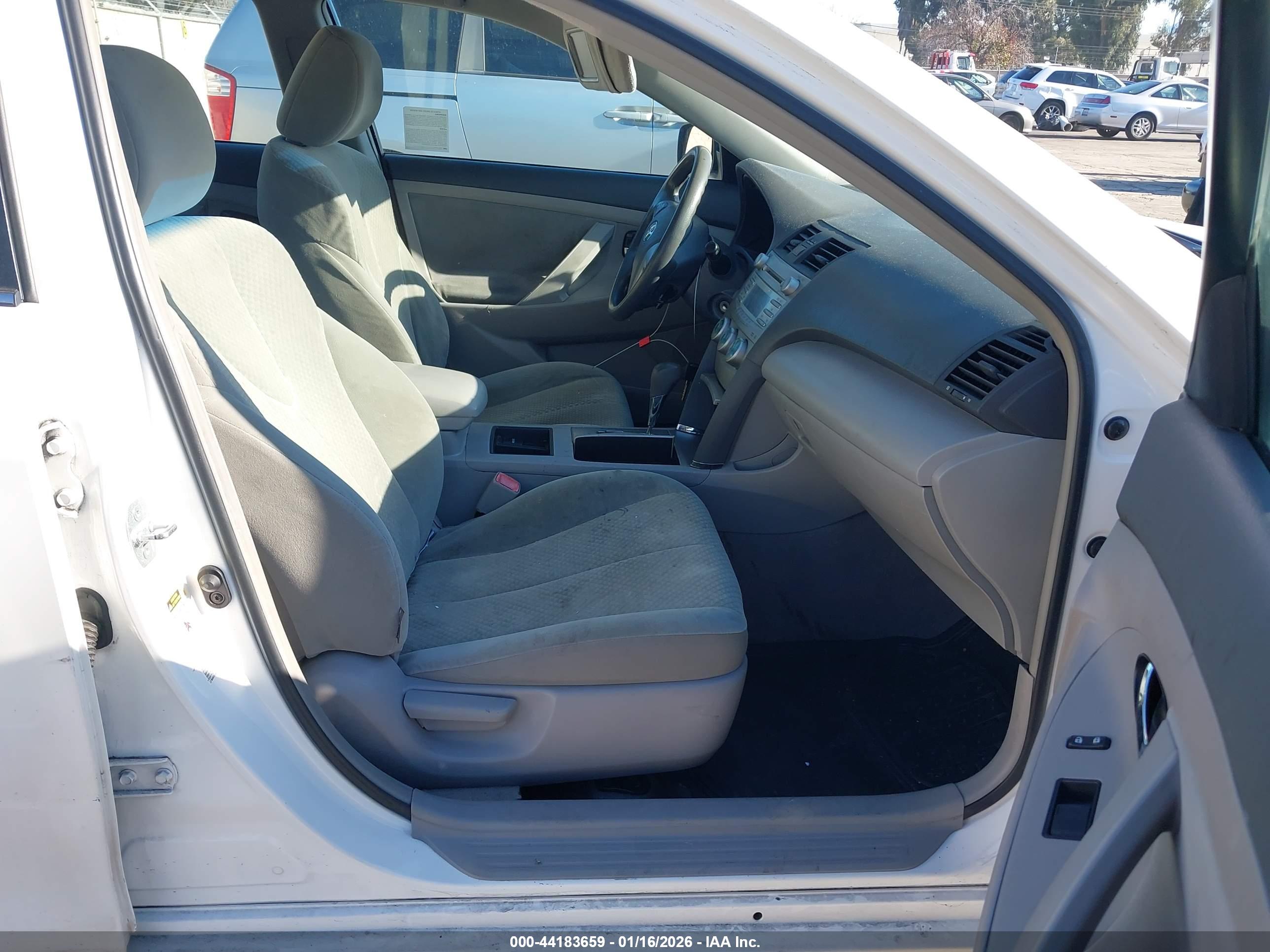 TOYOTA CAMRY image 5