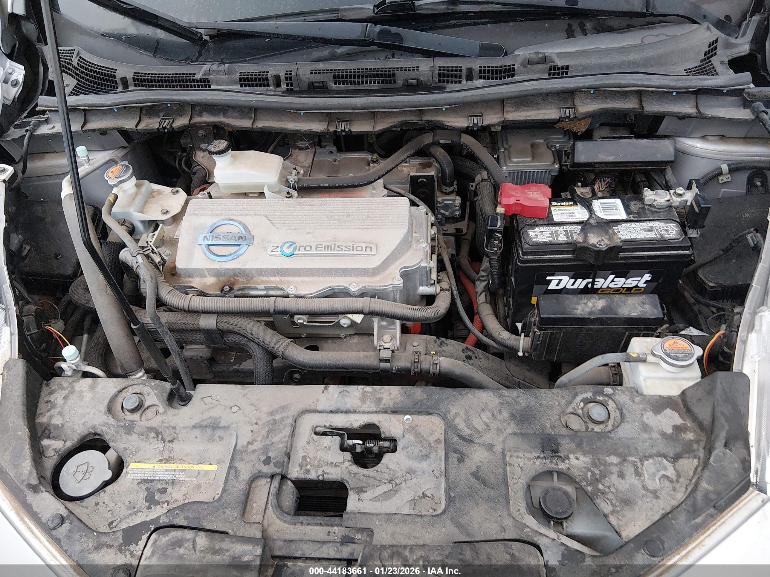 NISSAN LEAF image 10