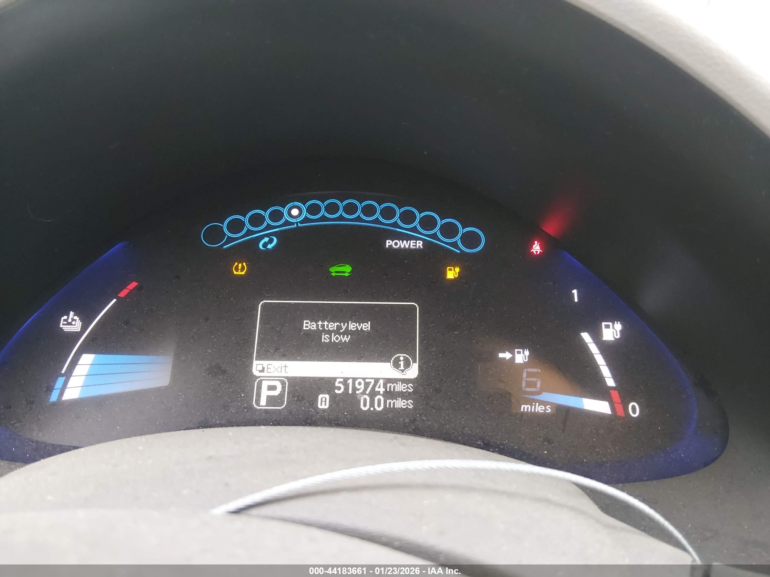 NISSAN LEAF image 7