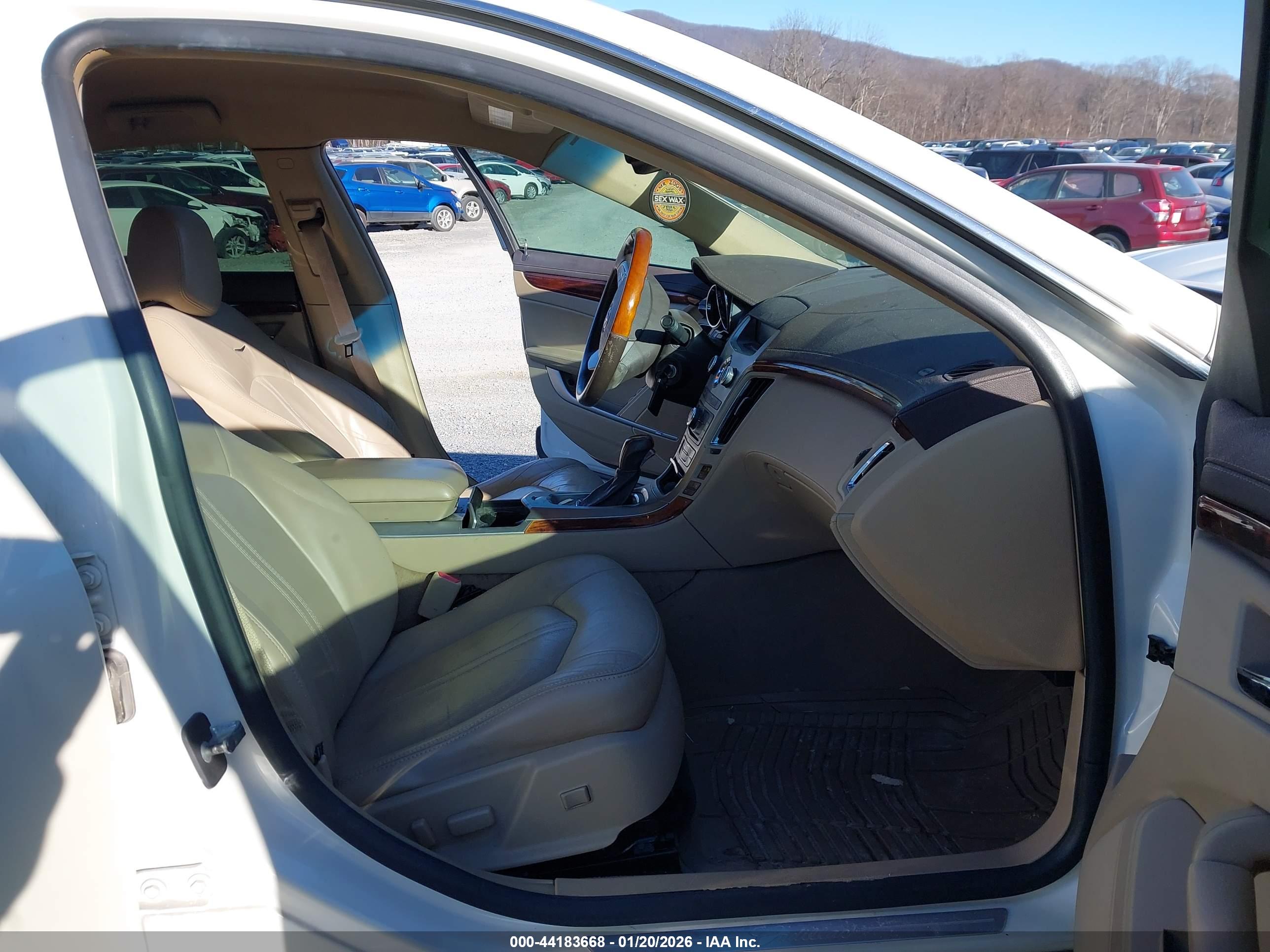 CADILLAC CTS image 5
