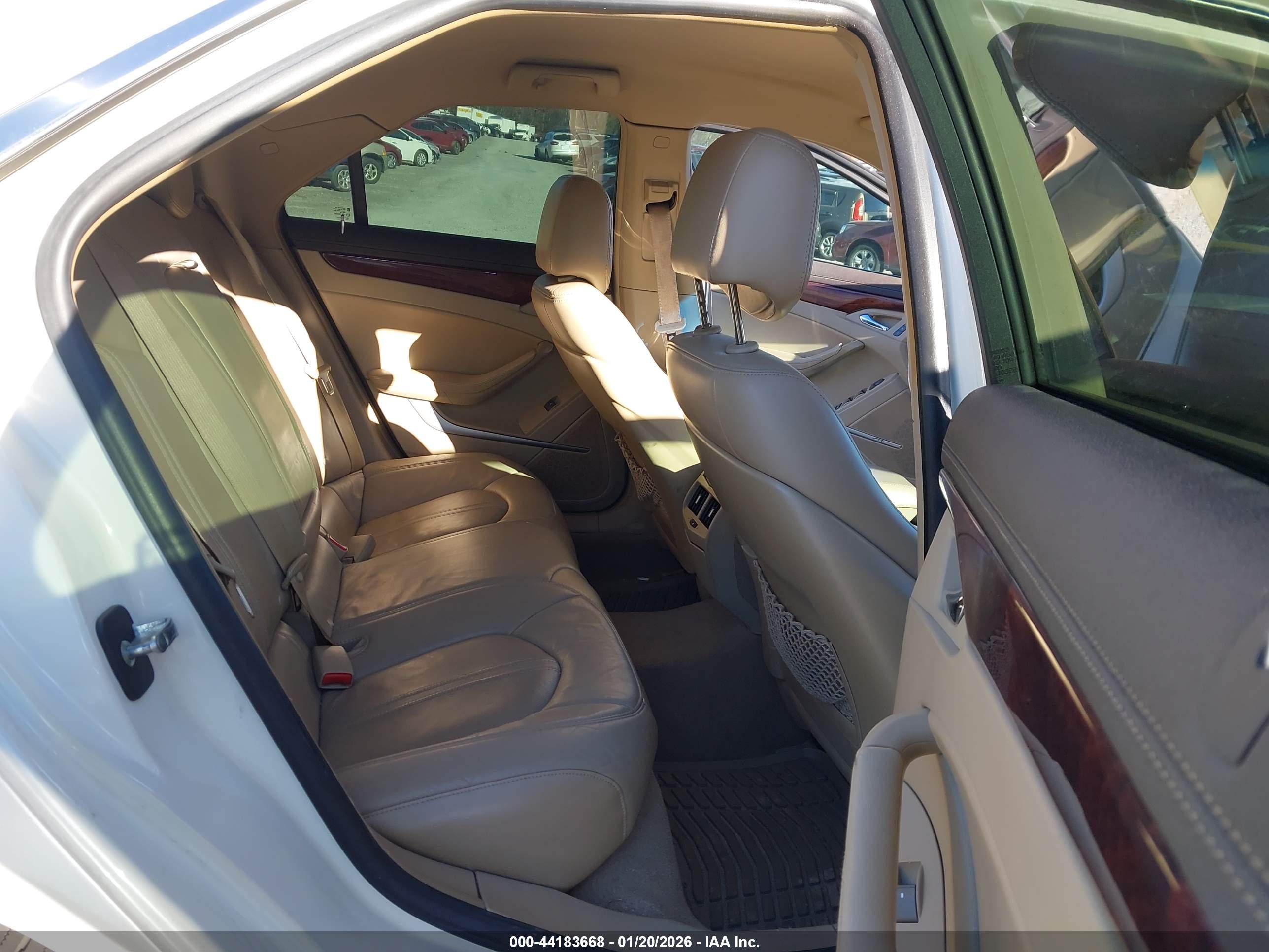 CADILLAC CTS image 8
