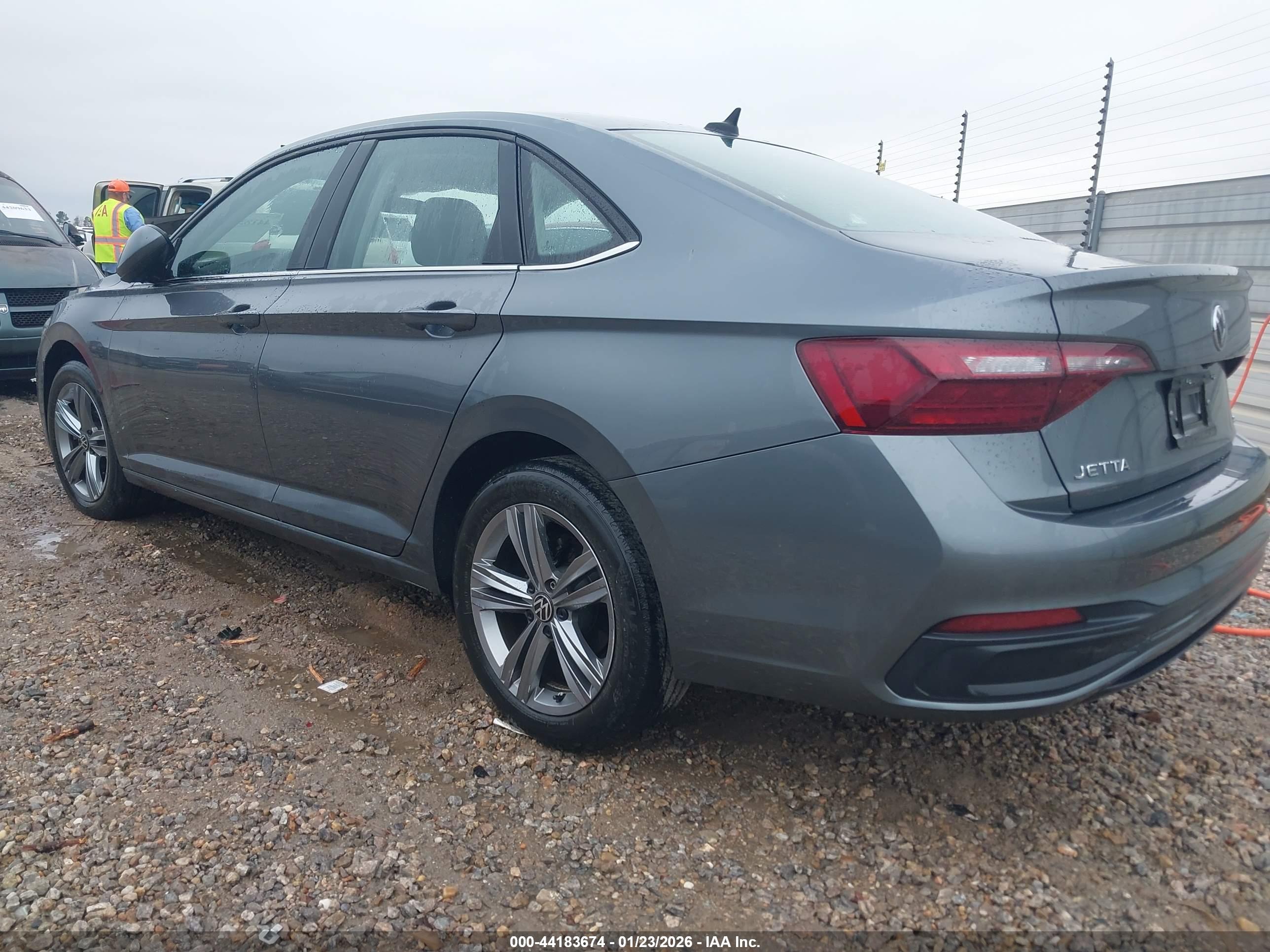 VOLKSWAGEN JETTA image 3