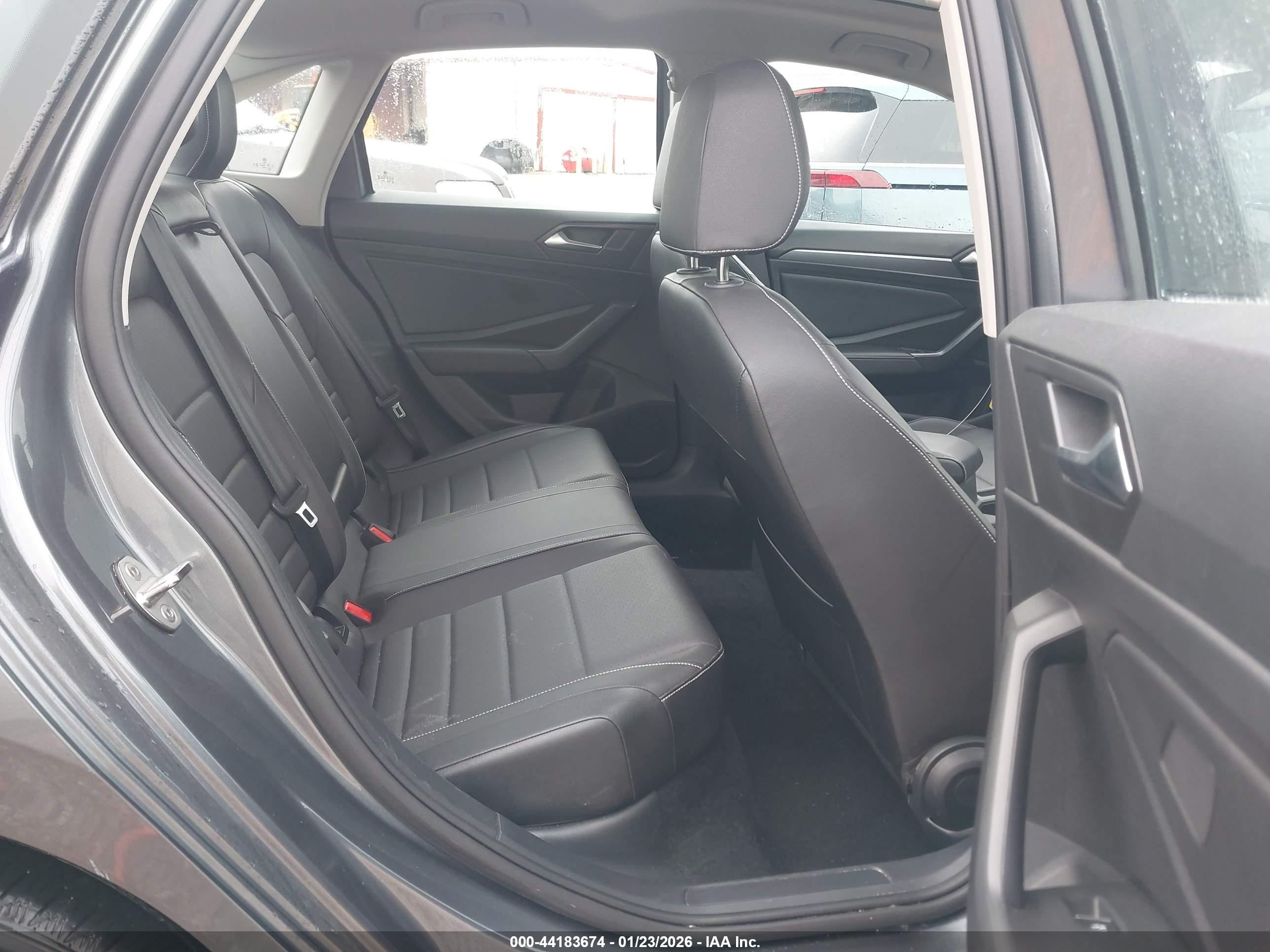 VOLKSWAGEN JETTA image 8