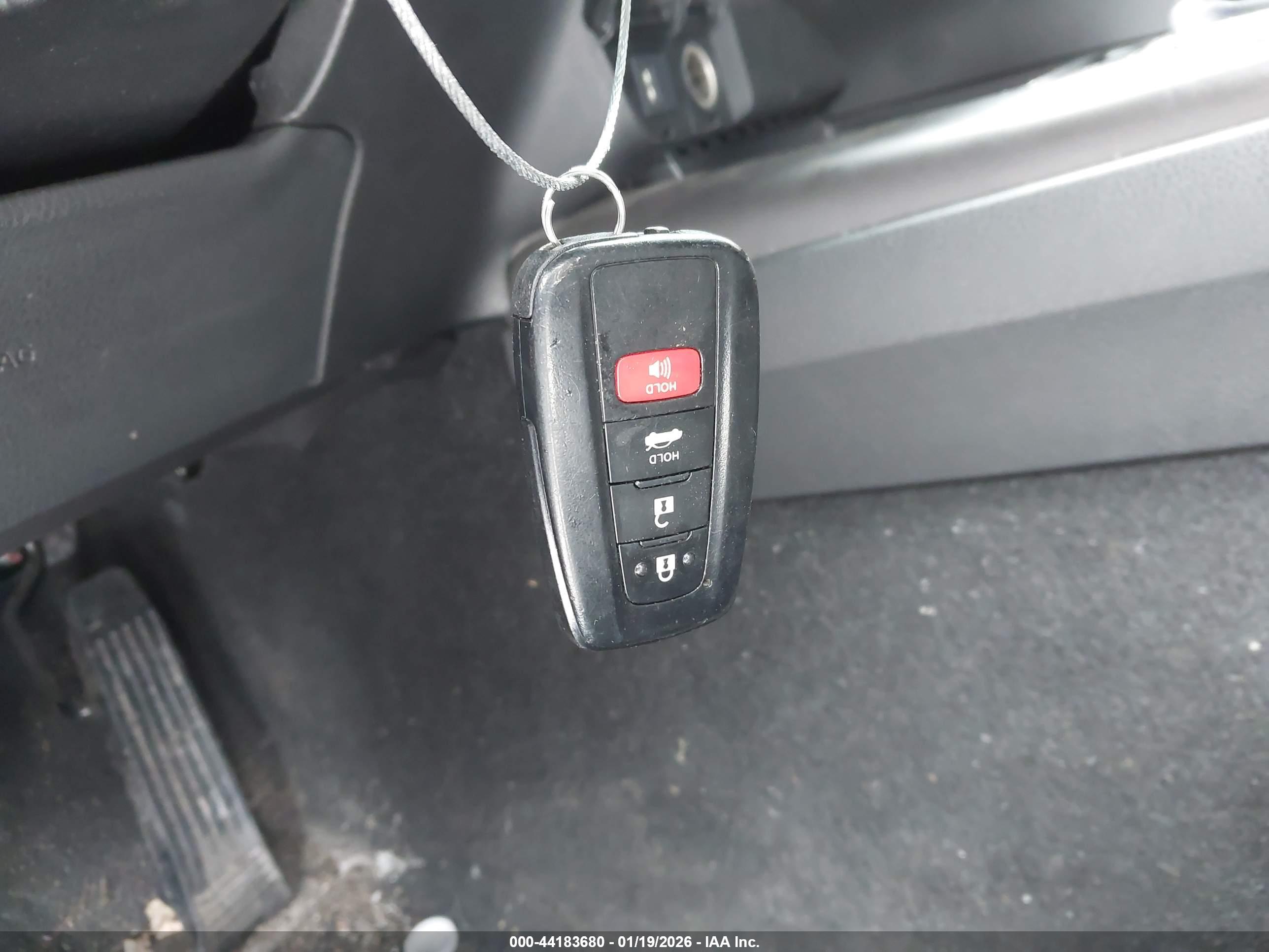 TOYOTA CAMRY image 11
