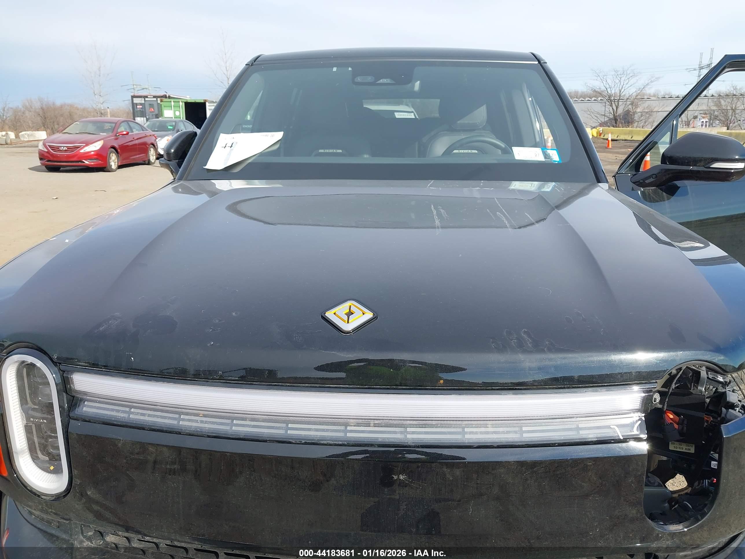 RIVIAN R1S image 10