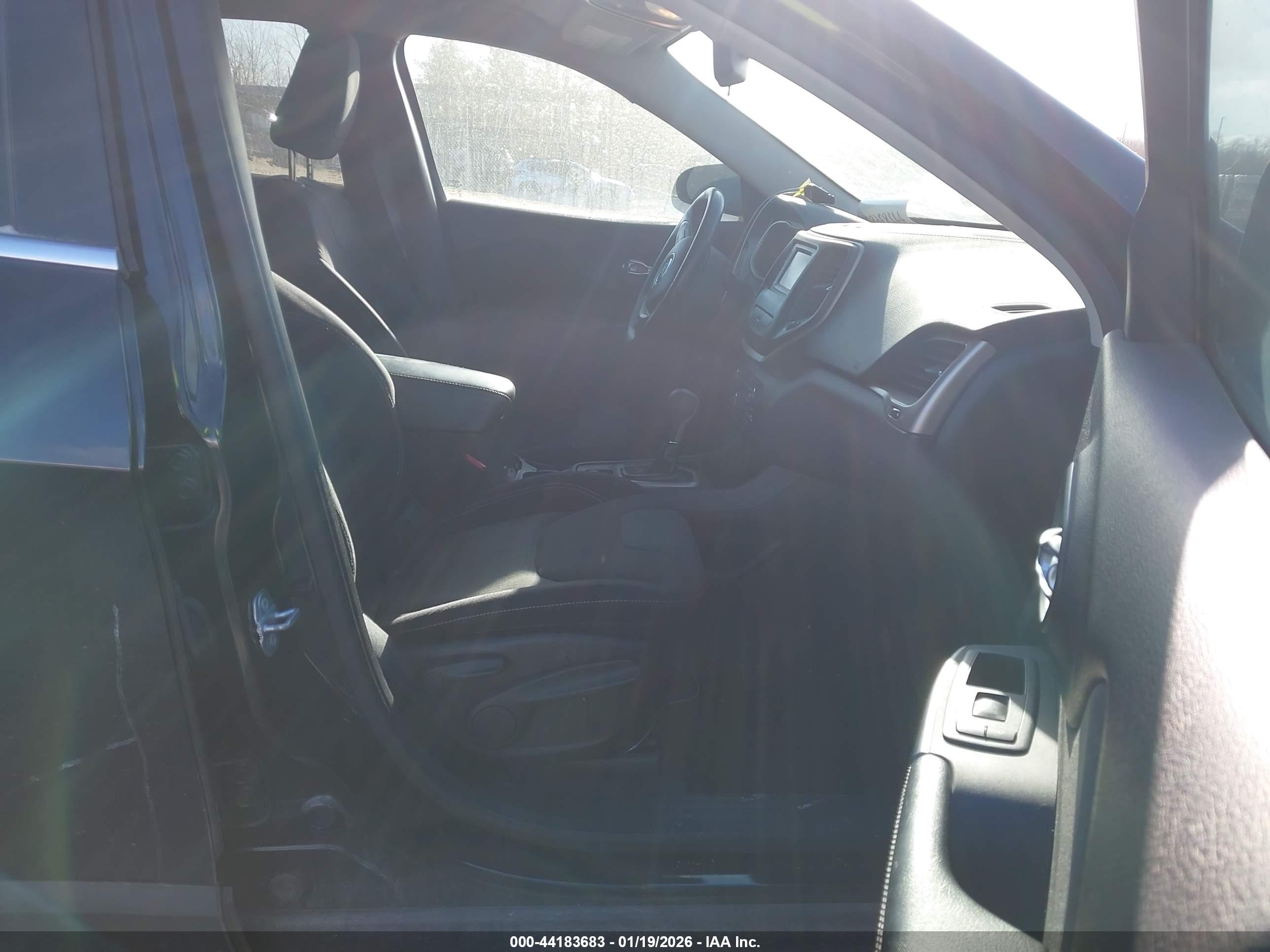 JEEP CHEROKEE image 5