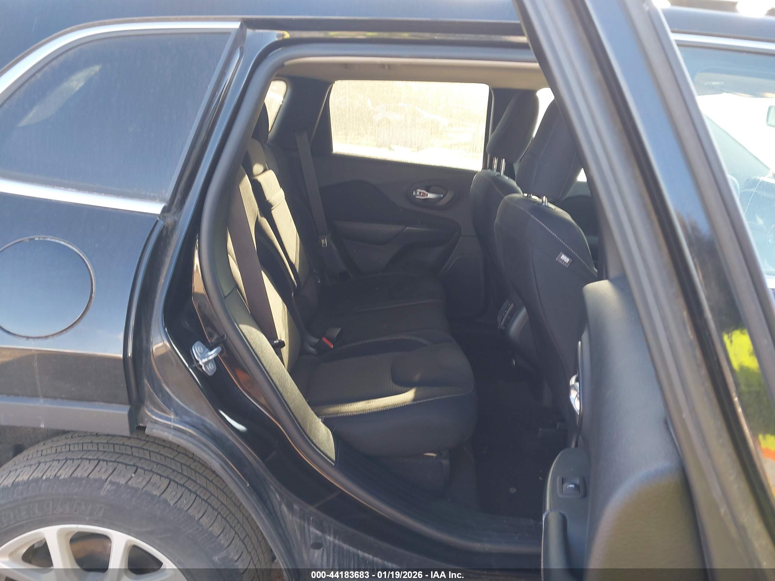 JEEP CHEROKEE image 8