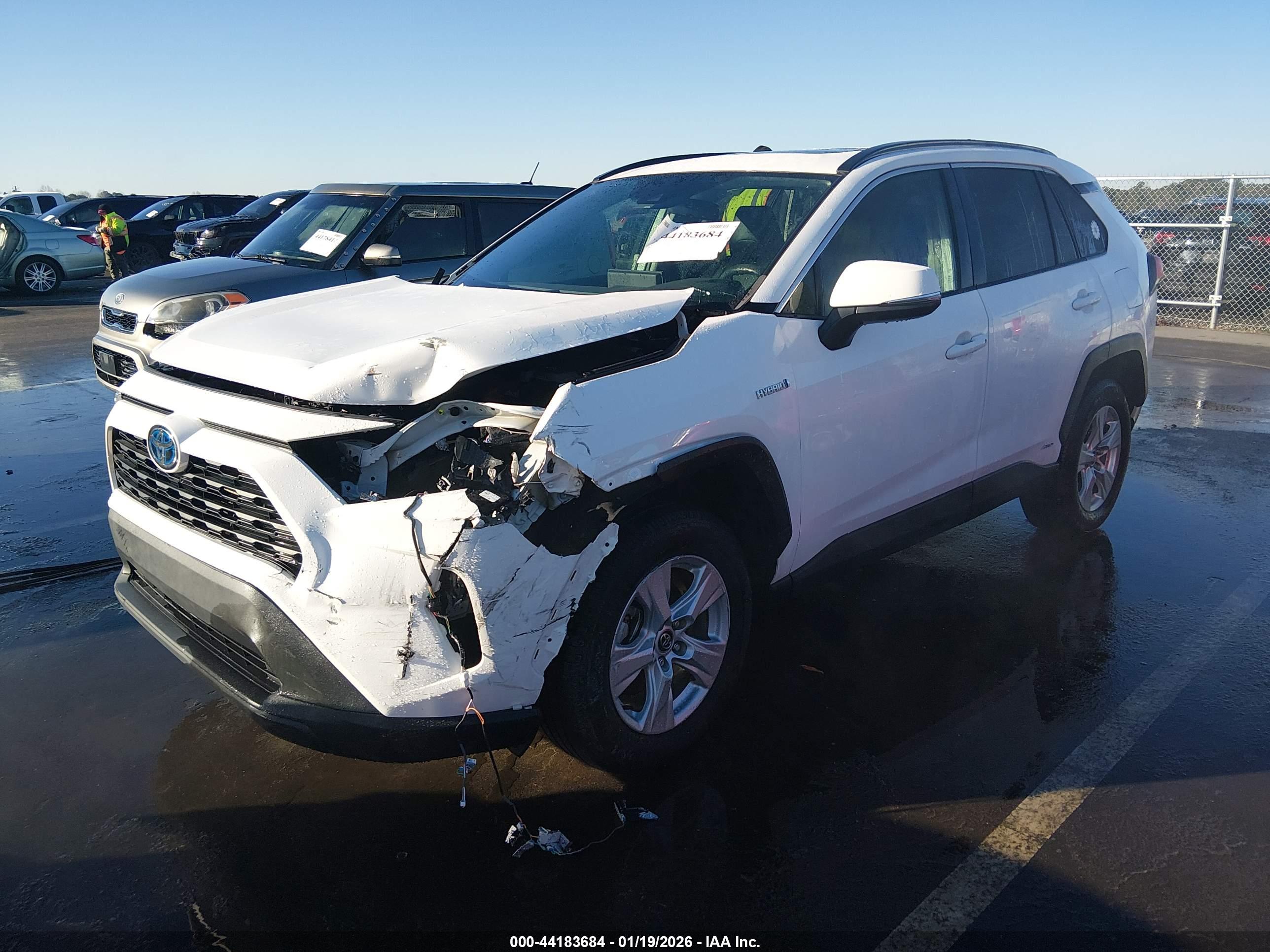 TOYOTA RAV4 image 2