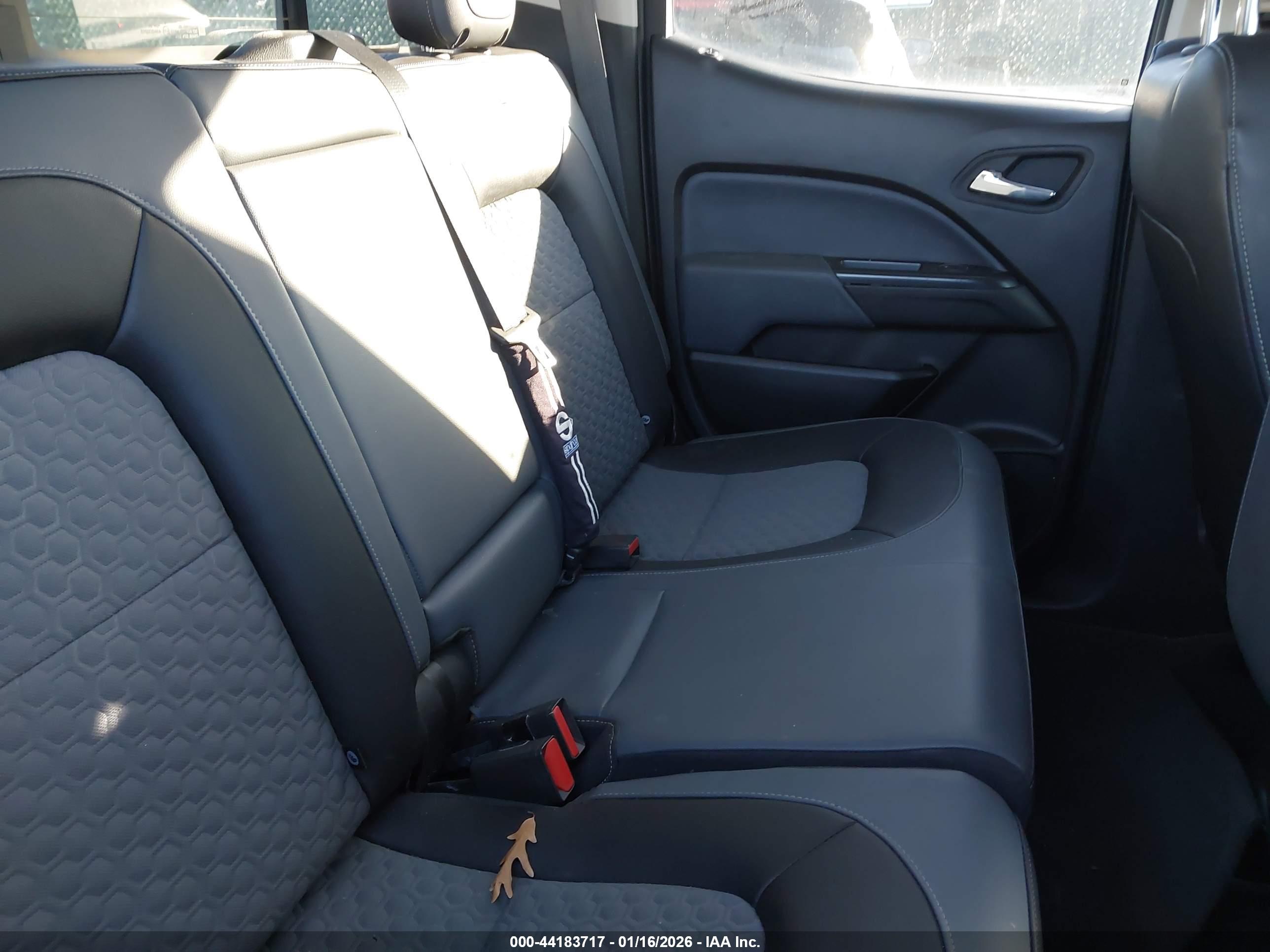 CHEVROLET COLORADO image 8