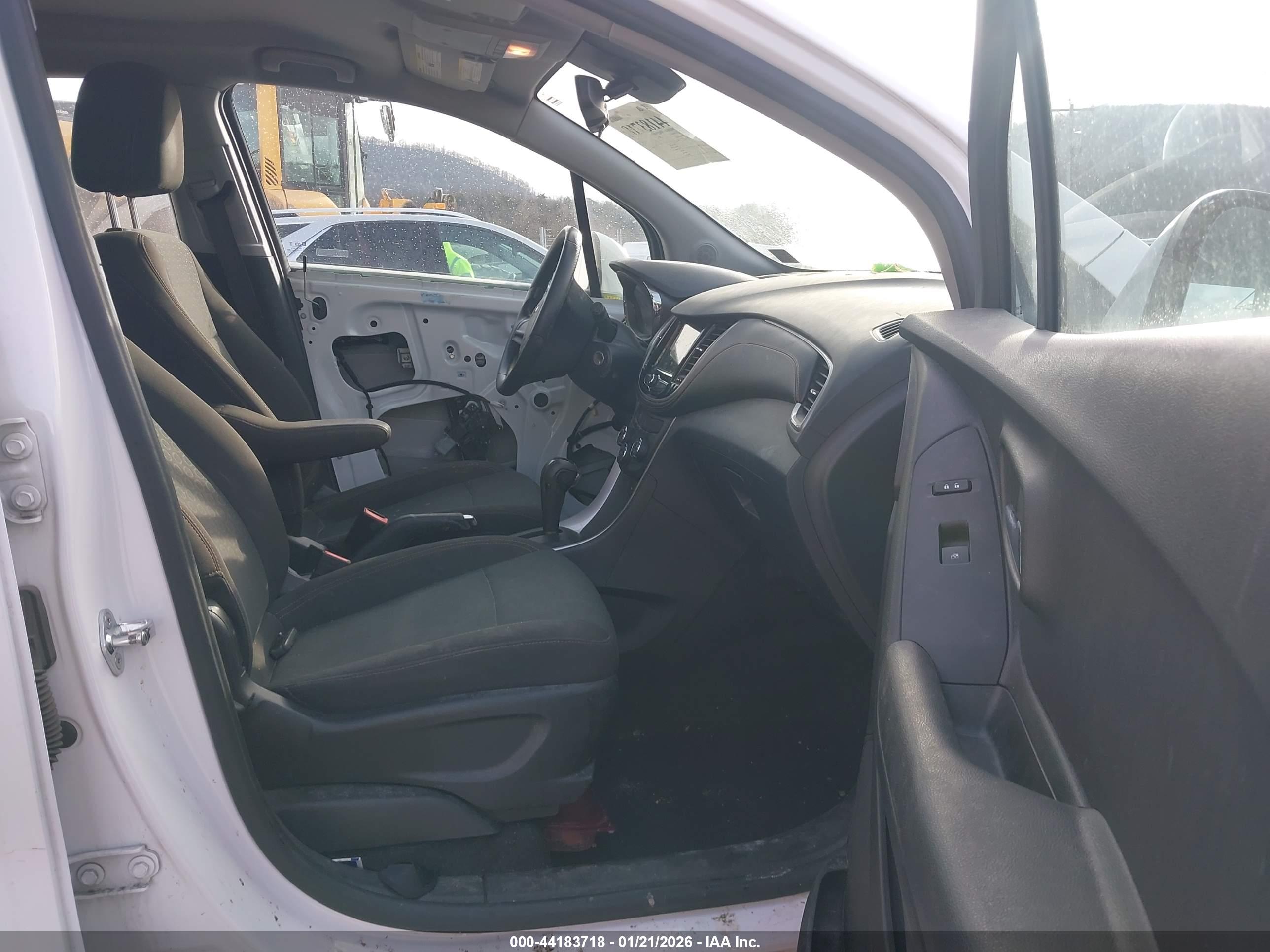CHEVROLET TRAX image 5