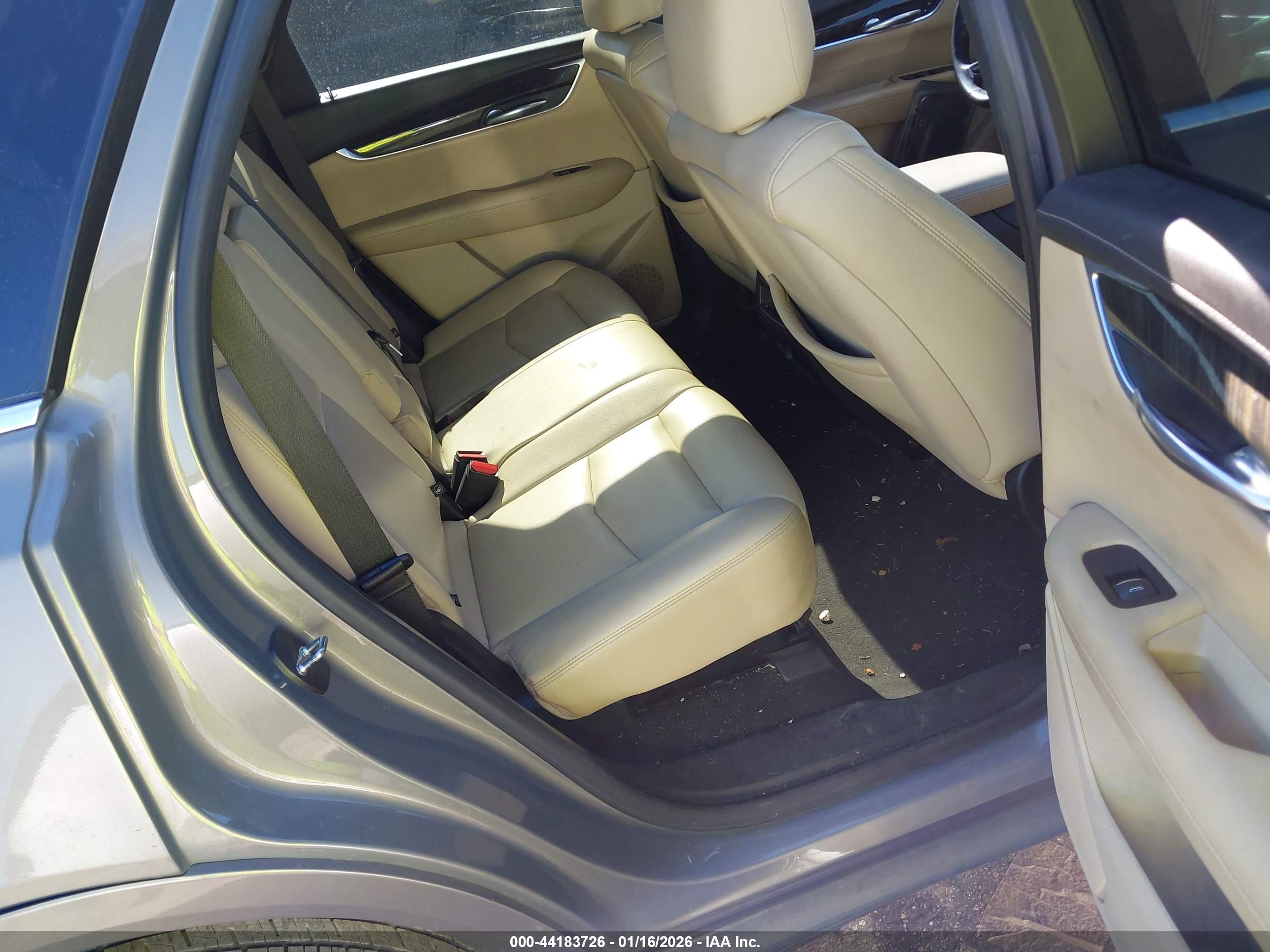 CADILLAC XT5 image 8