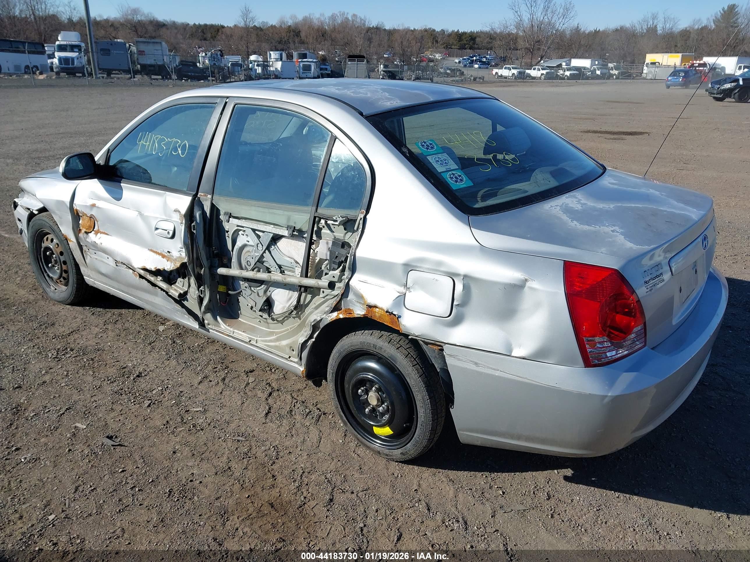HYUNDAI ELANTRA image 3