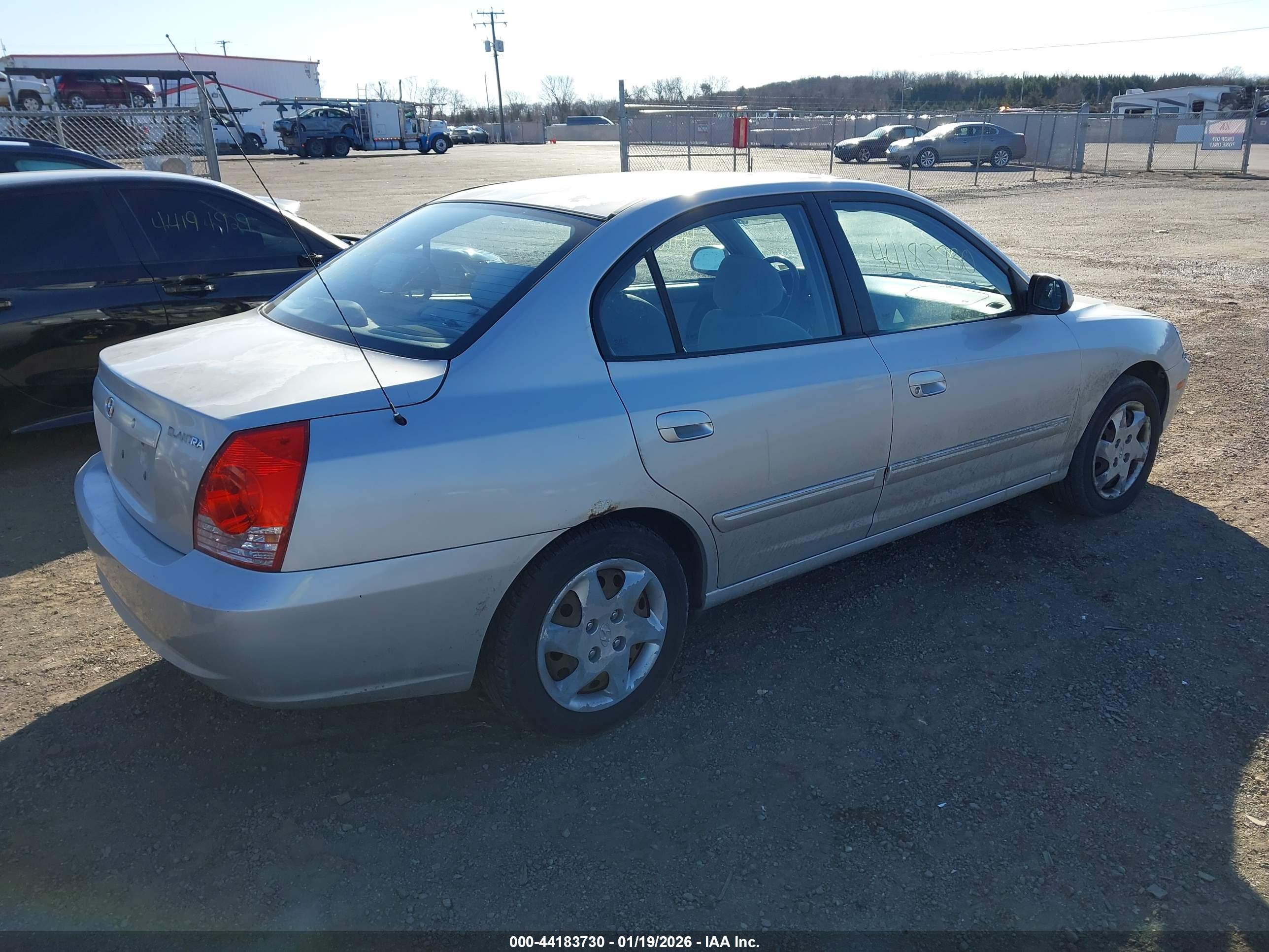 HYUNDAI ELANTRA image 4