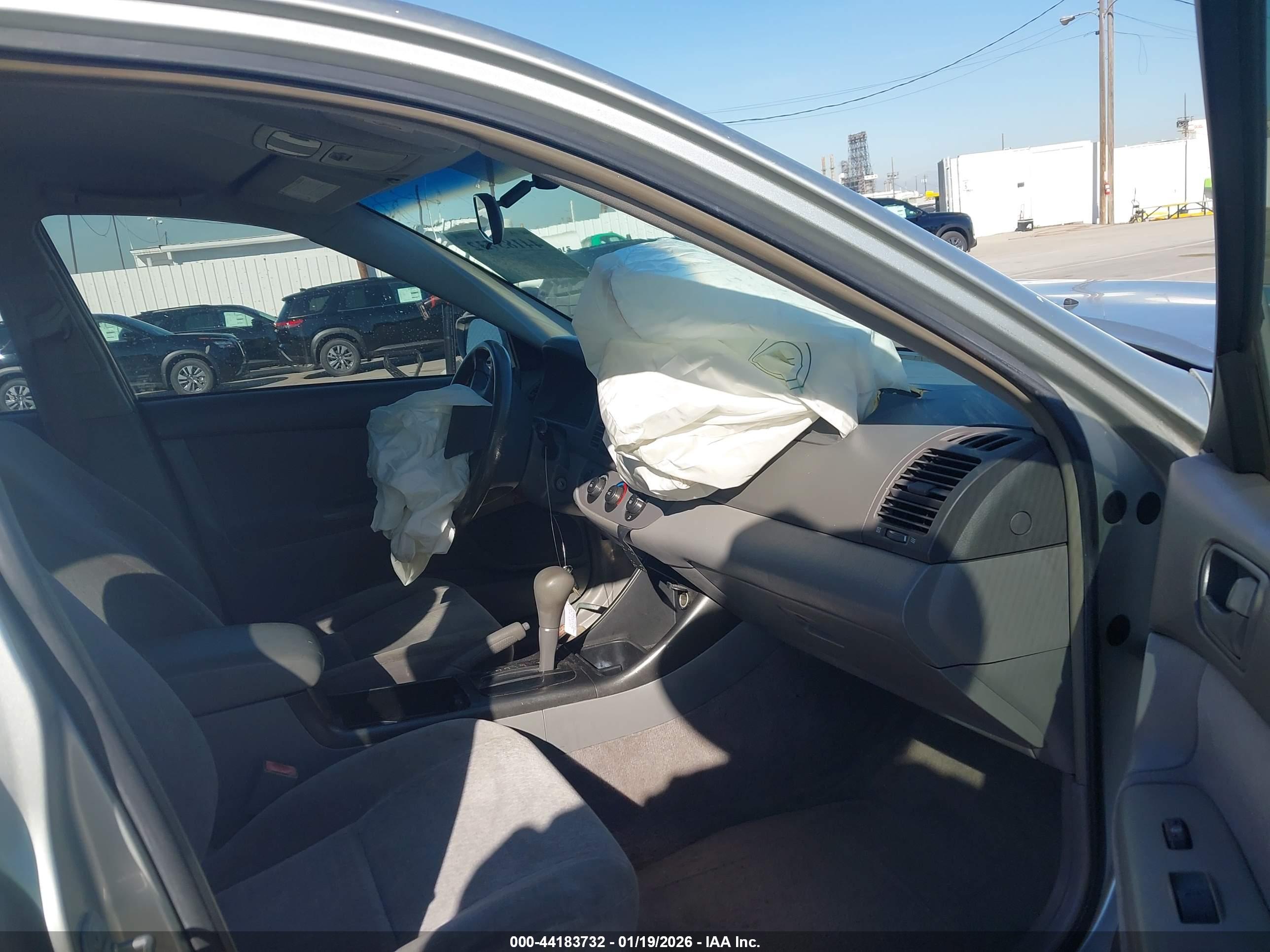 TOYOTA CAMRY image 5