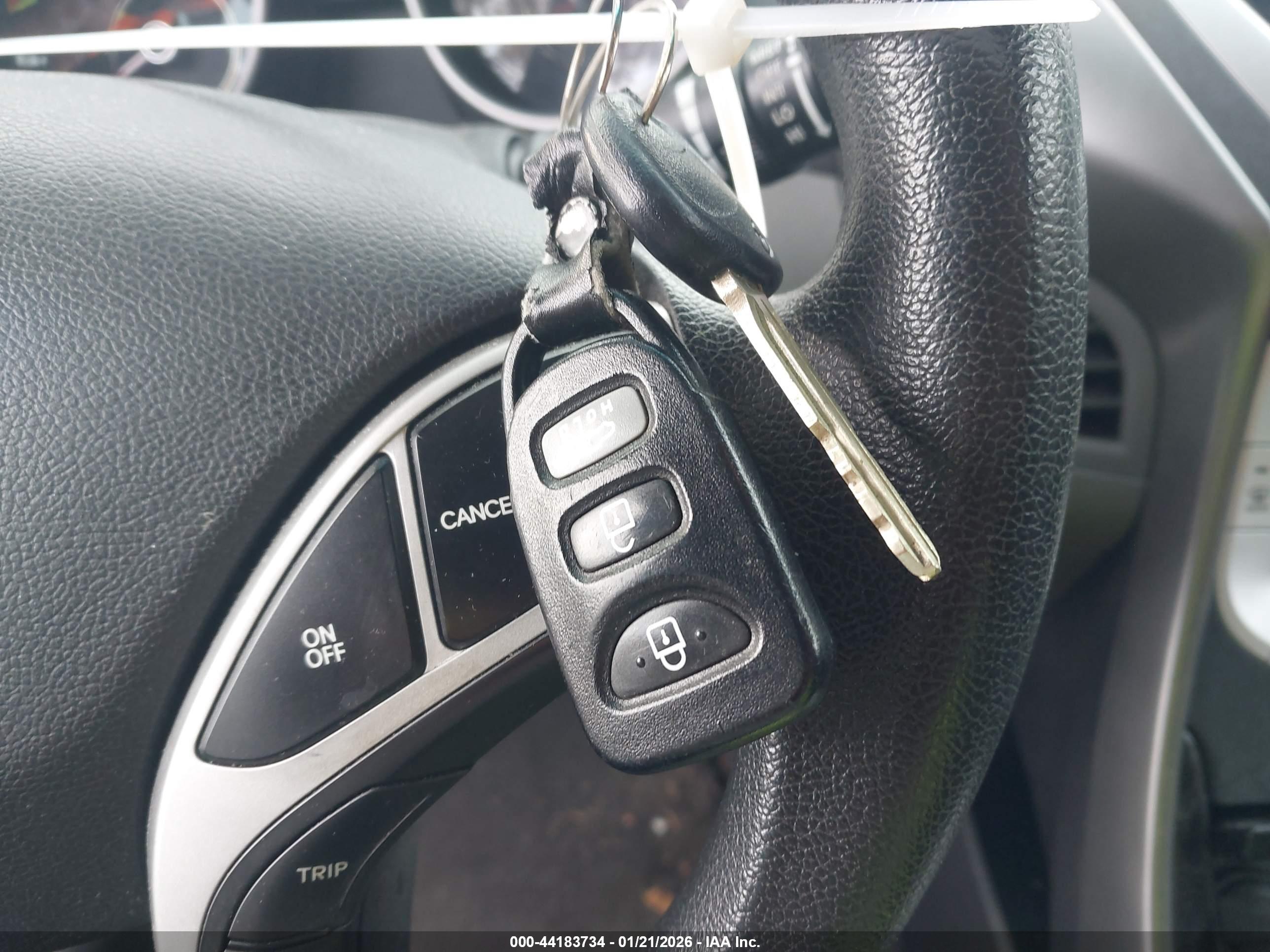 HYUNDAI ELANTRA image 11
