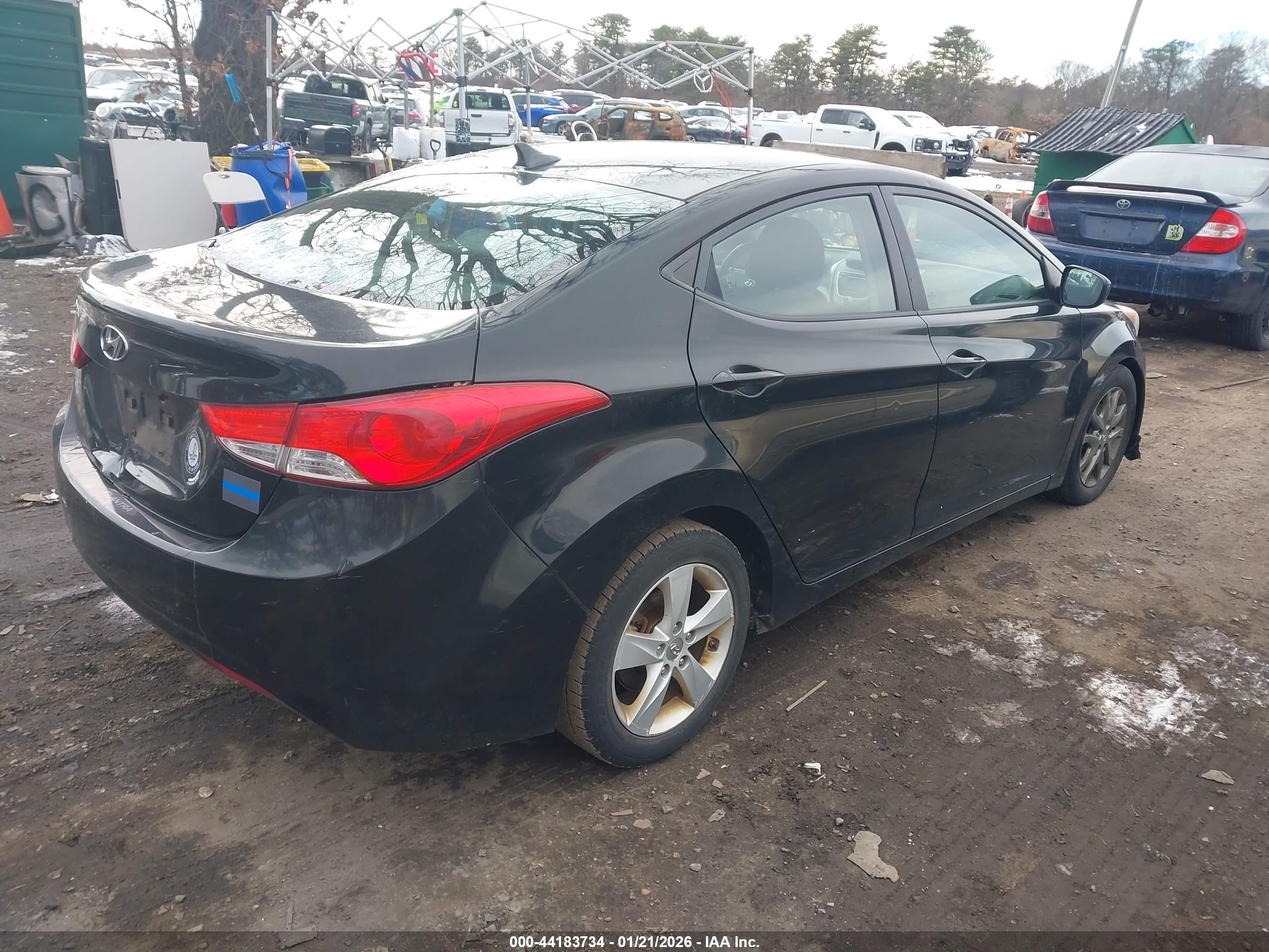 HYUNDAI ELANTRA image 4