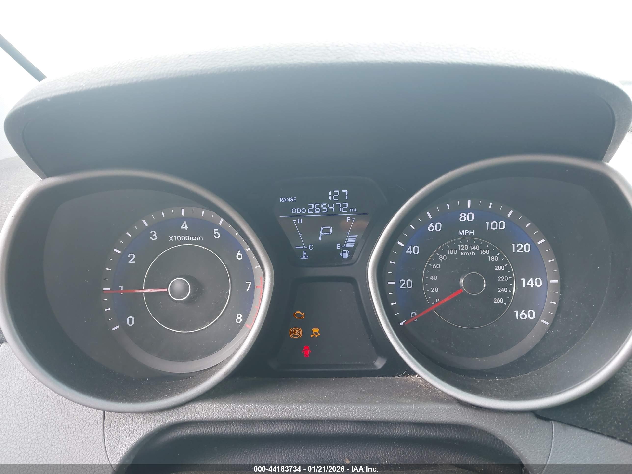 HYUNDAI ELANTRA image 7