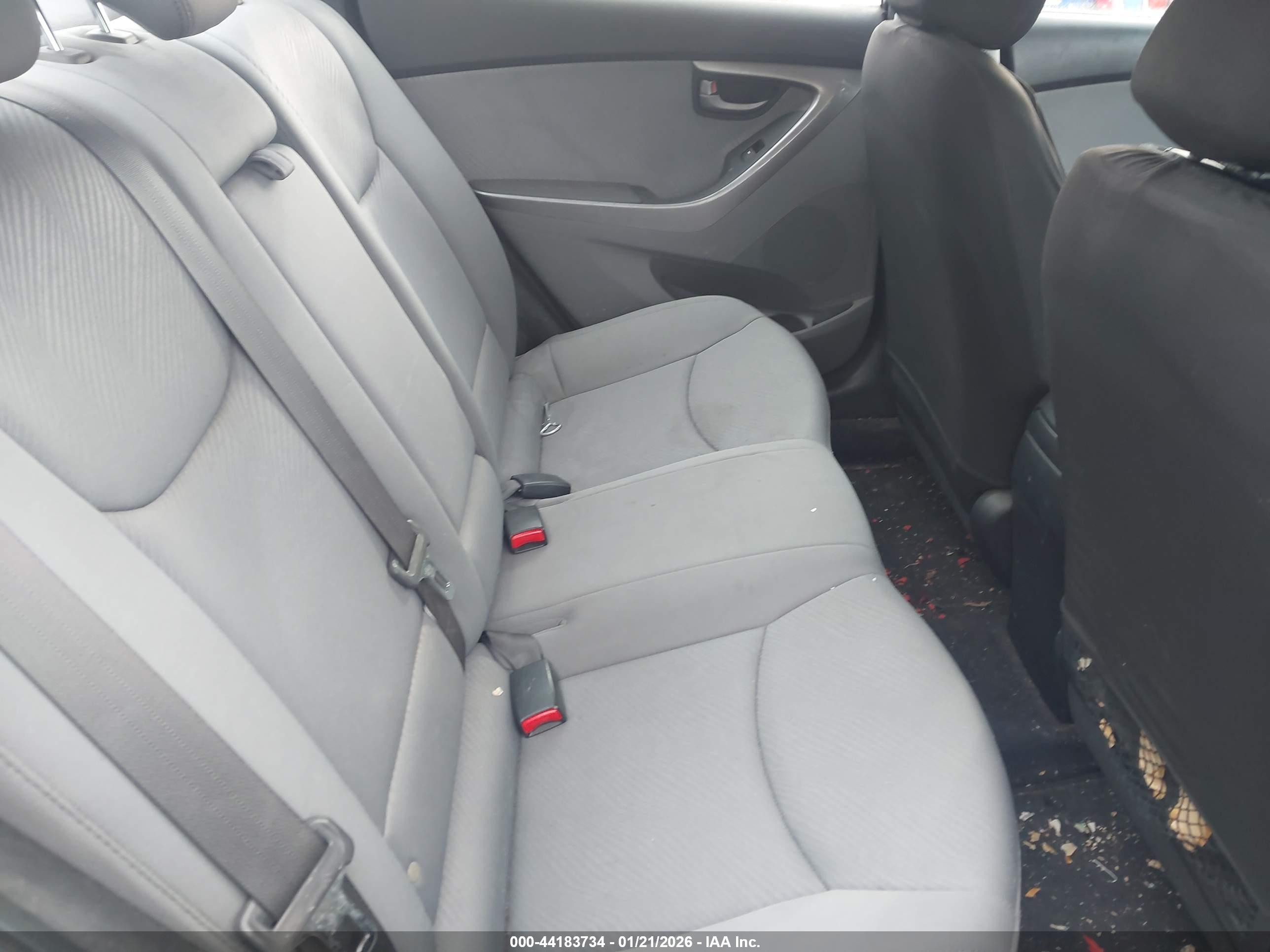 HYUNDAI ELANTRA image 8
