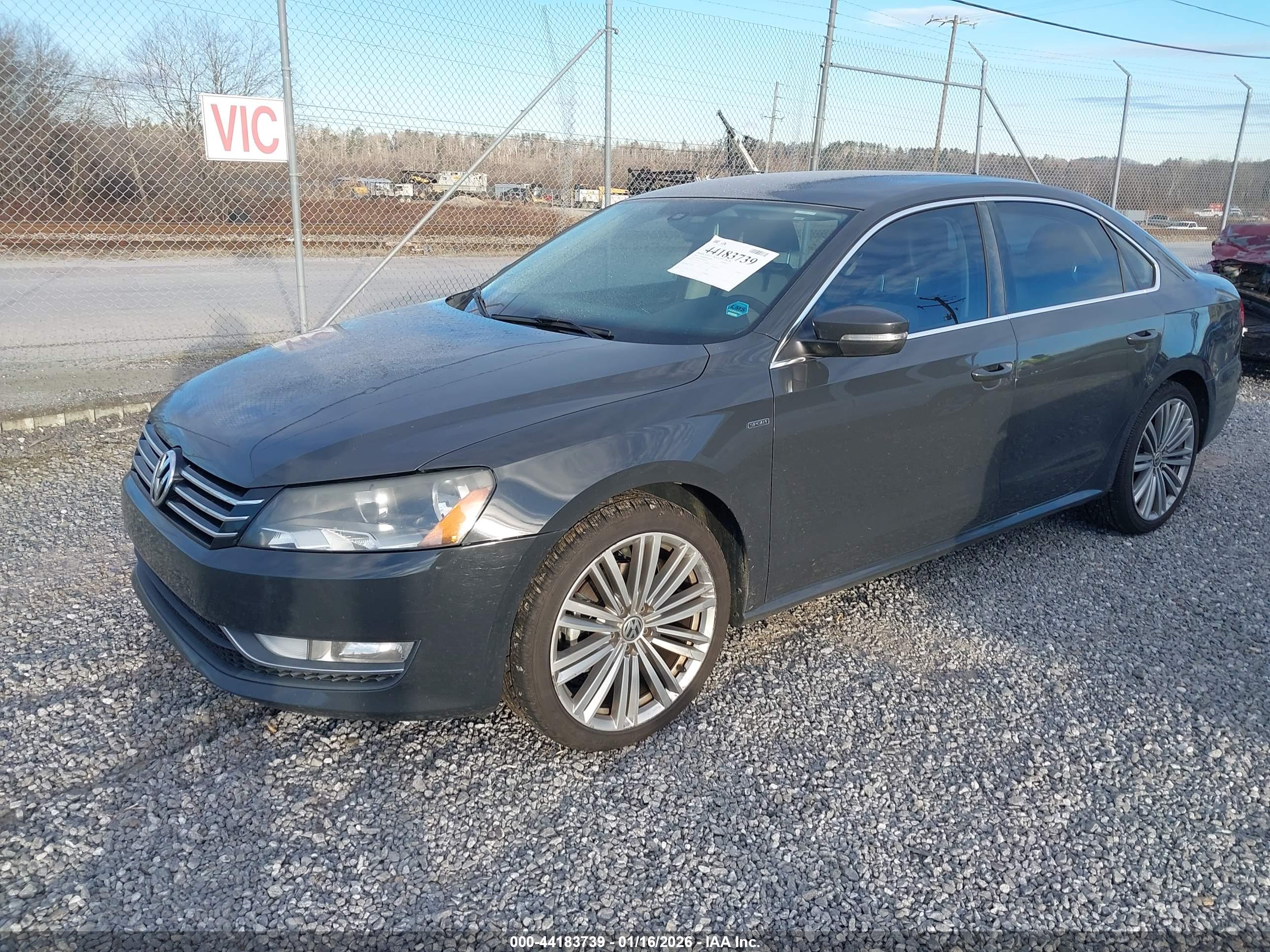 VOLKSWAGEN PASSAT image 6