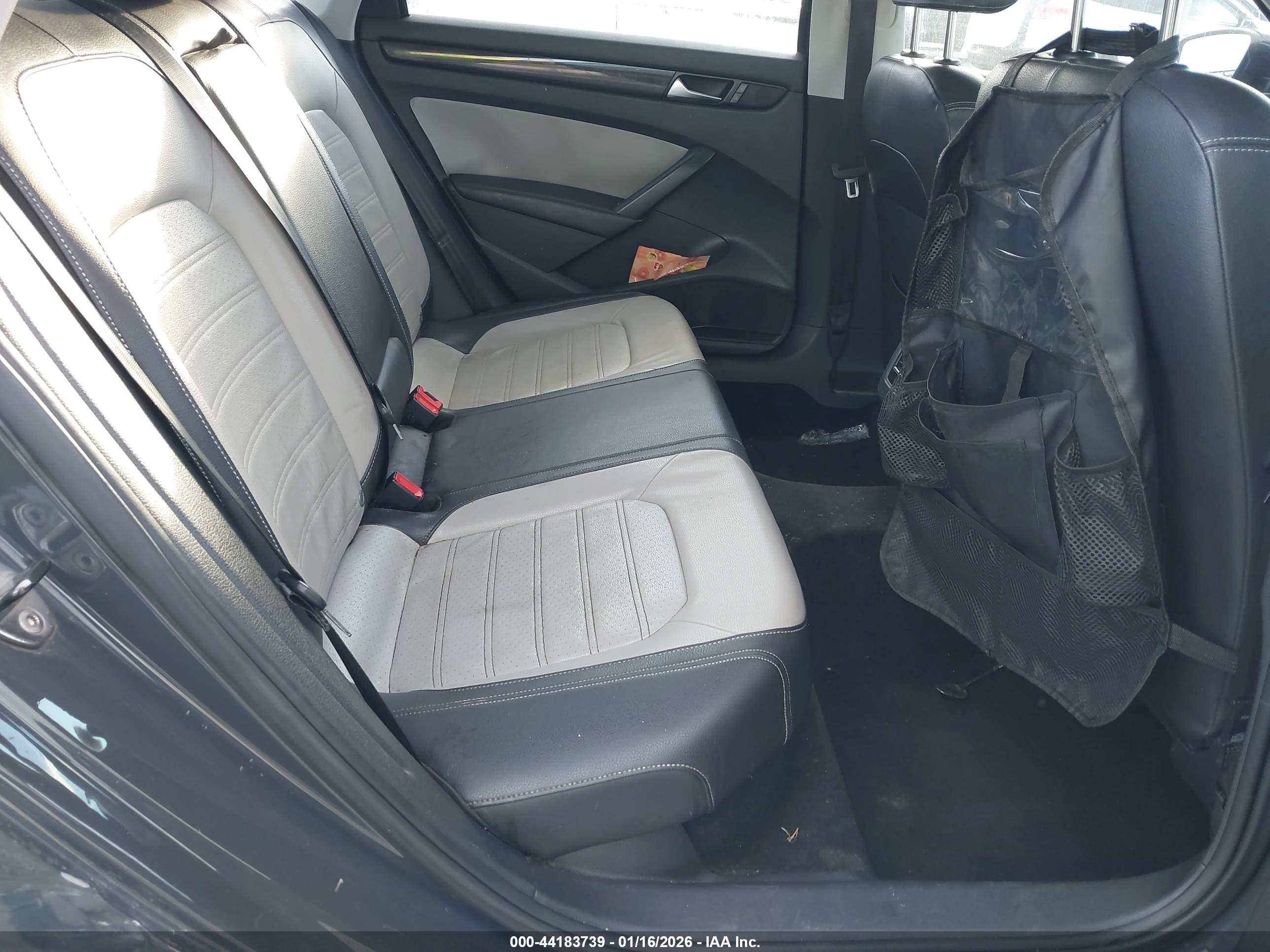 VOLKSWAGEN PASSAT image 8