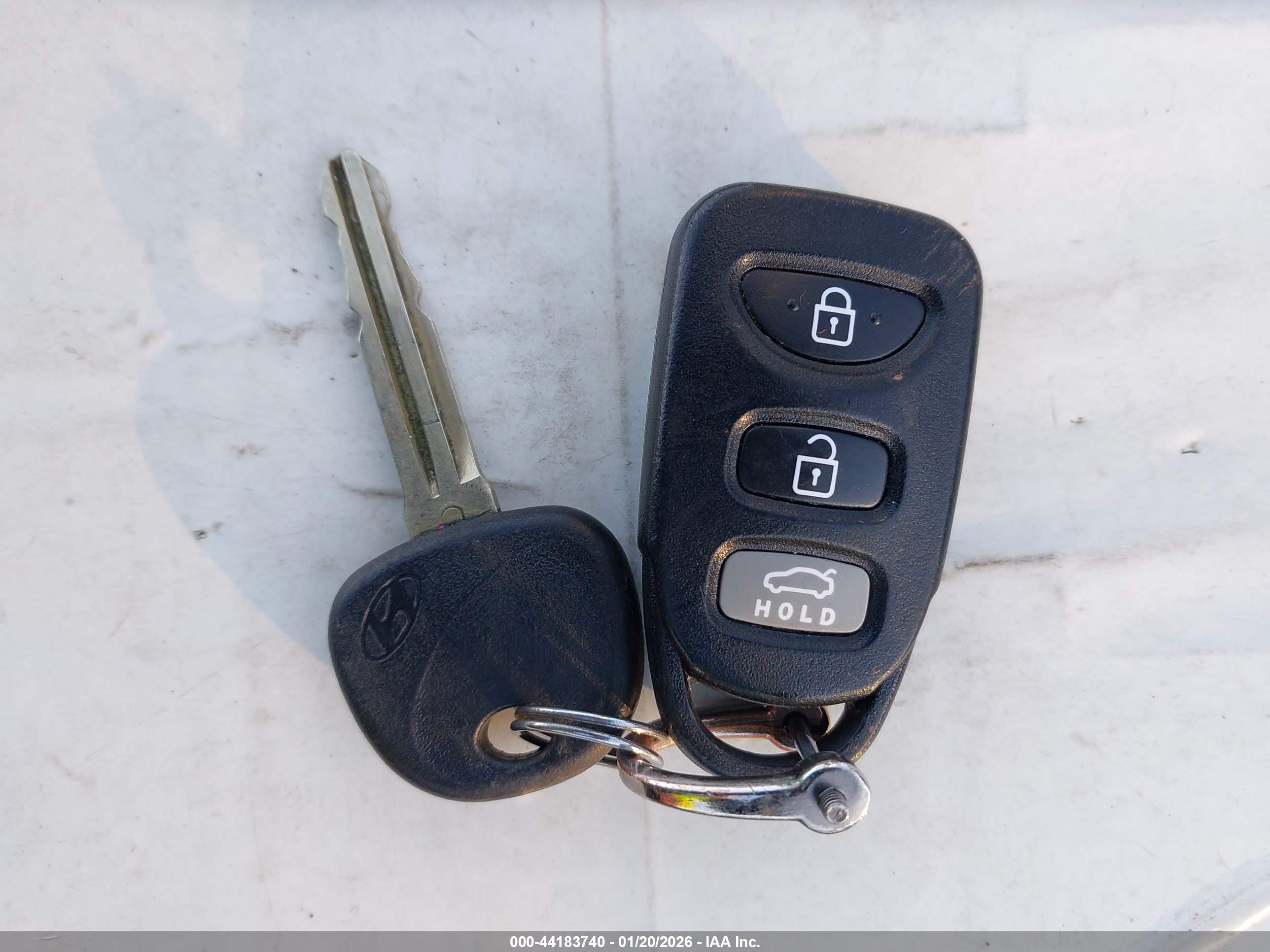 HYUNDAI ELANTRA image 11