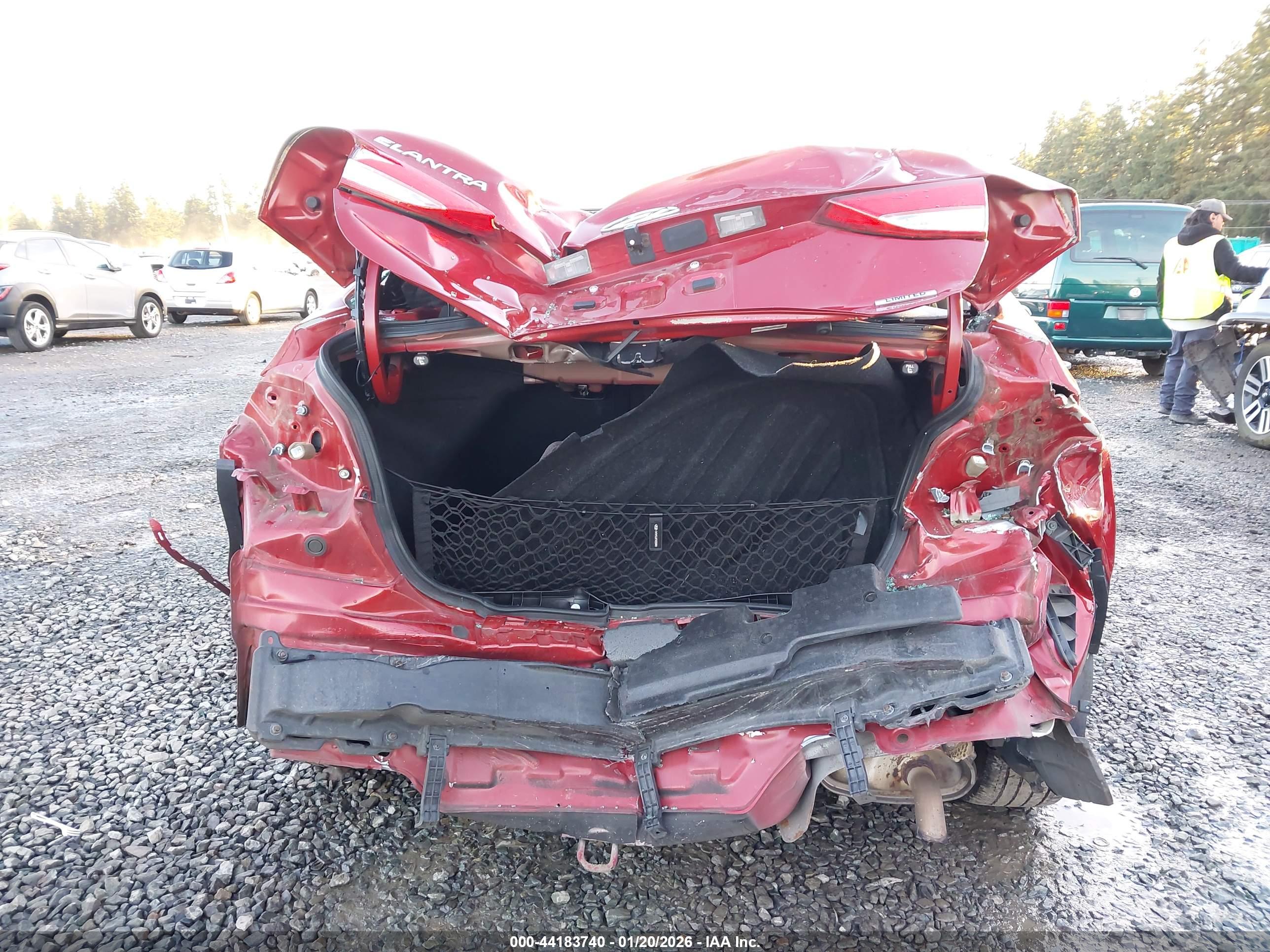 HYUNDAI ELANTRA image 6