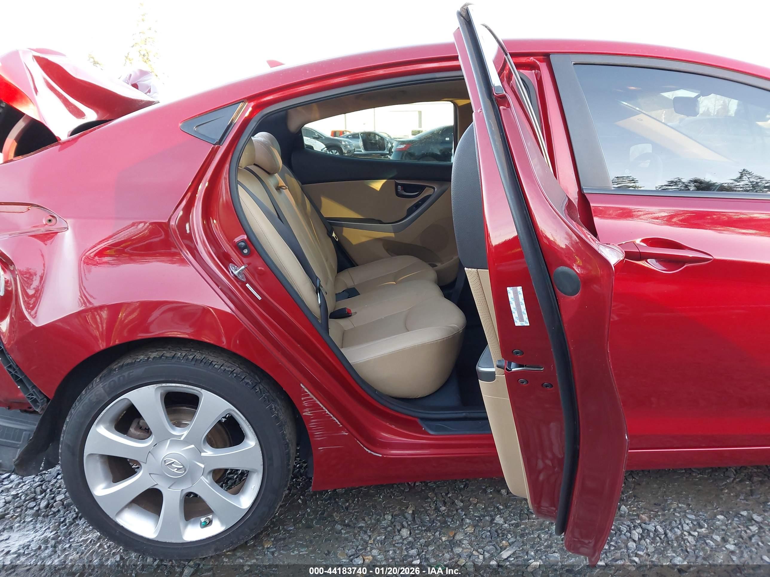 HYUNDAI ELANTRA image 8