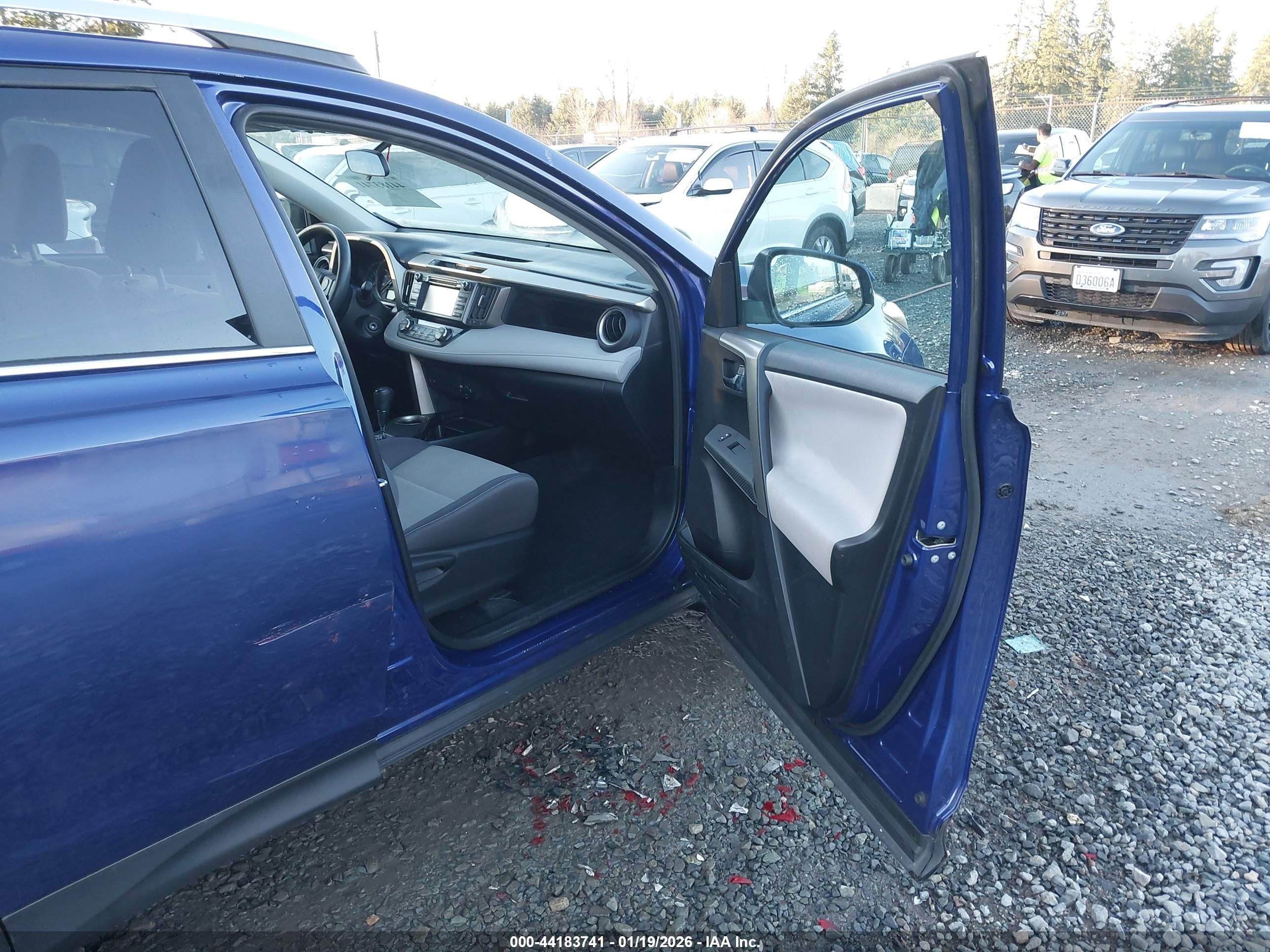TOYOTA RAV4 image 5