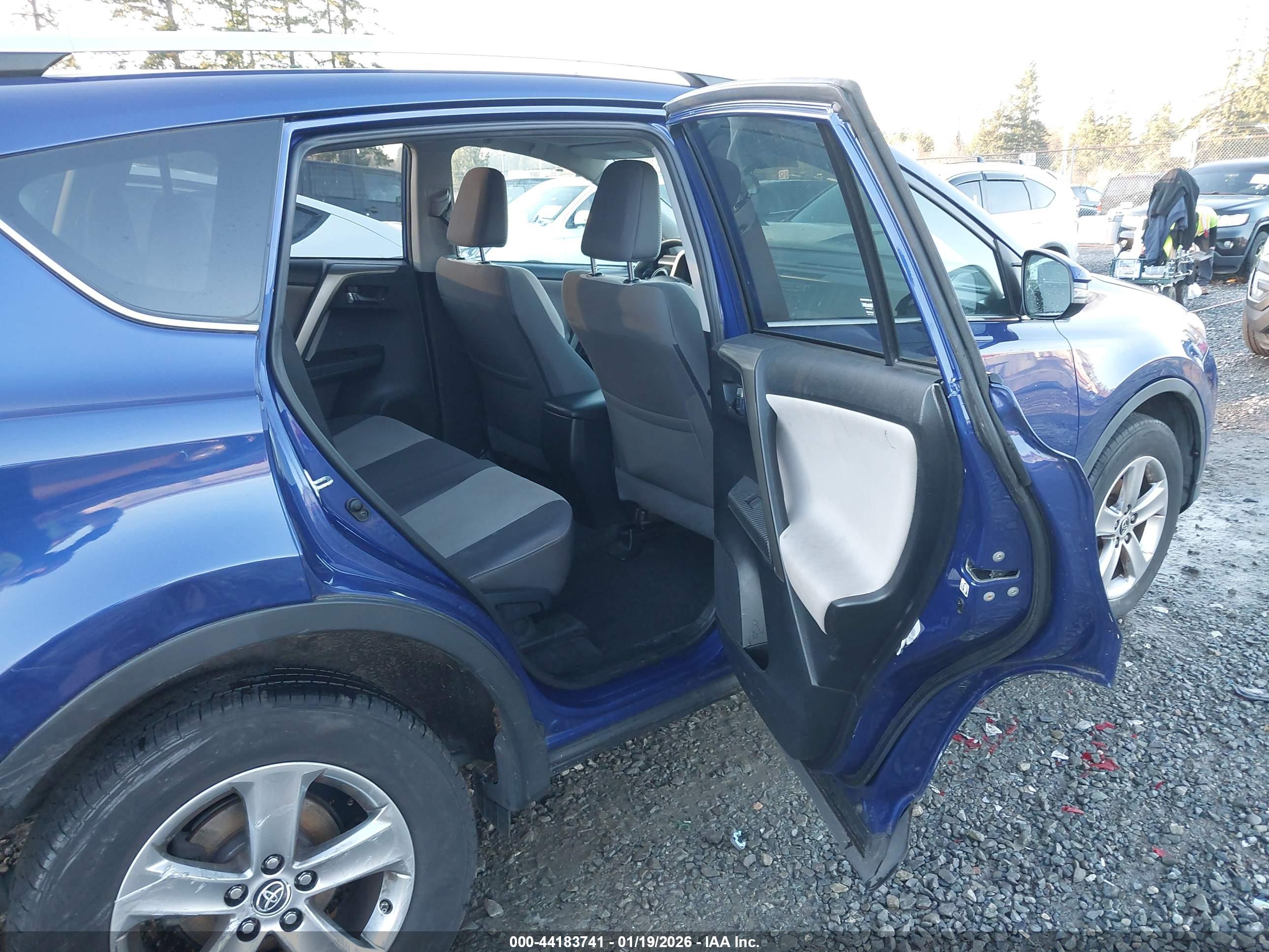 TOYOTA RAV4 image 8