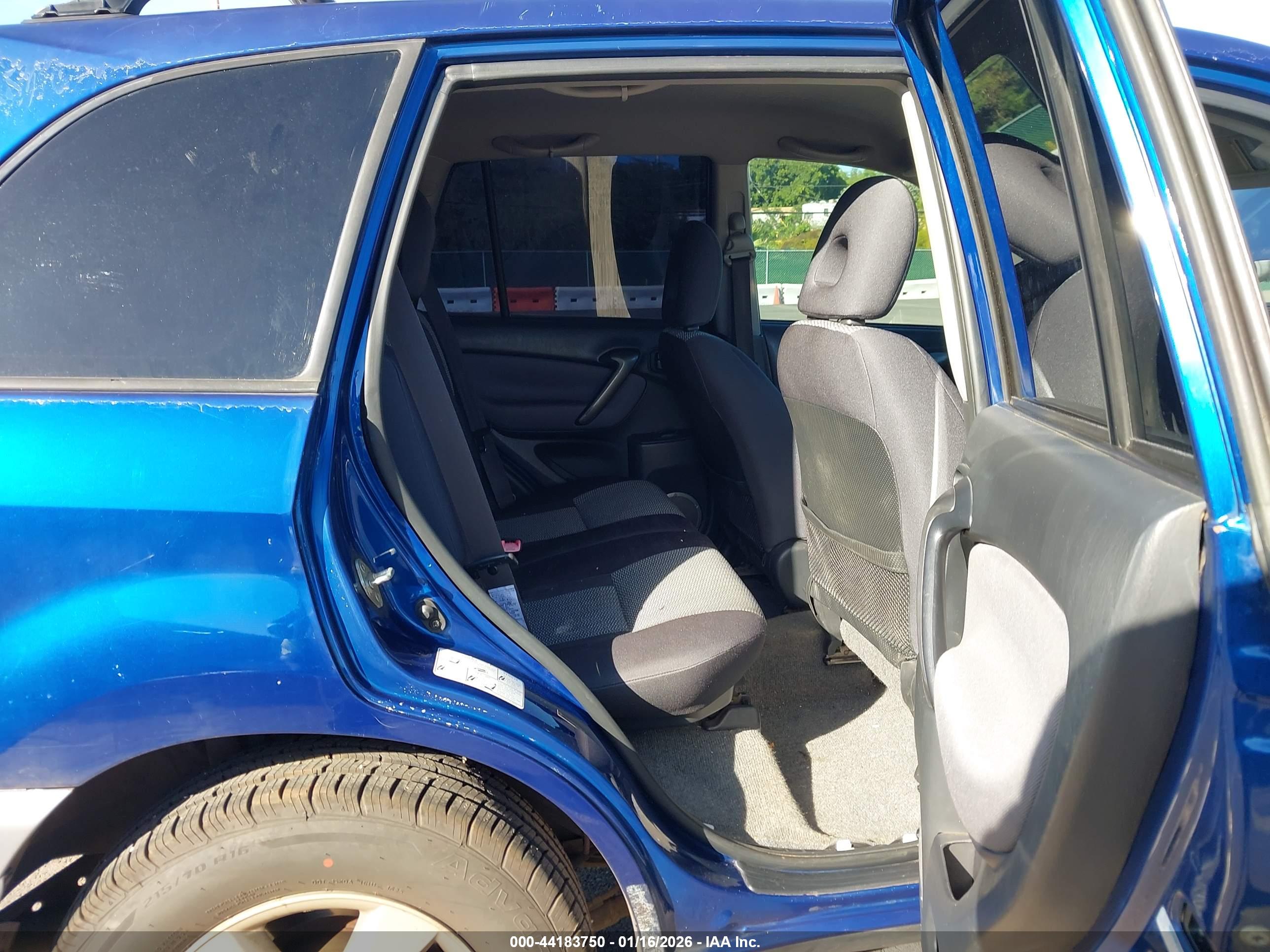TOYOTA RAV4 image 8