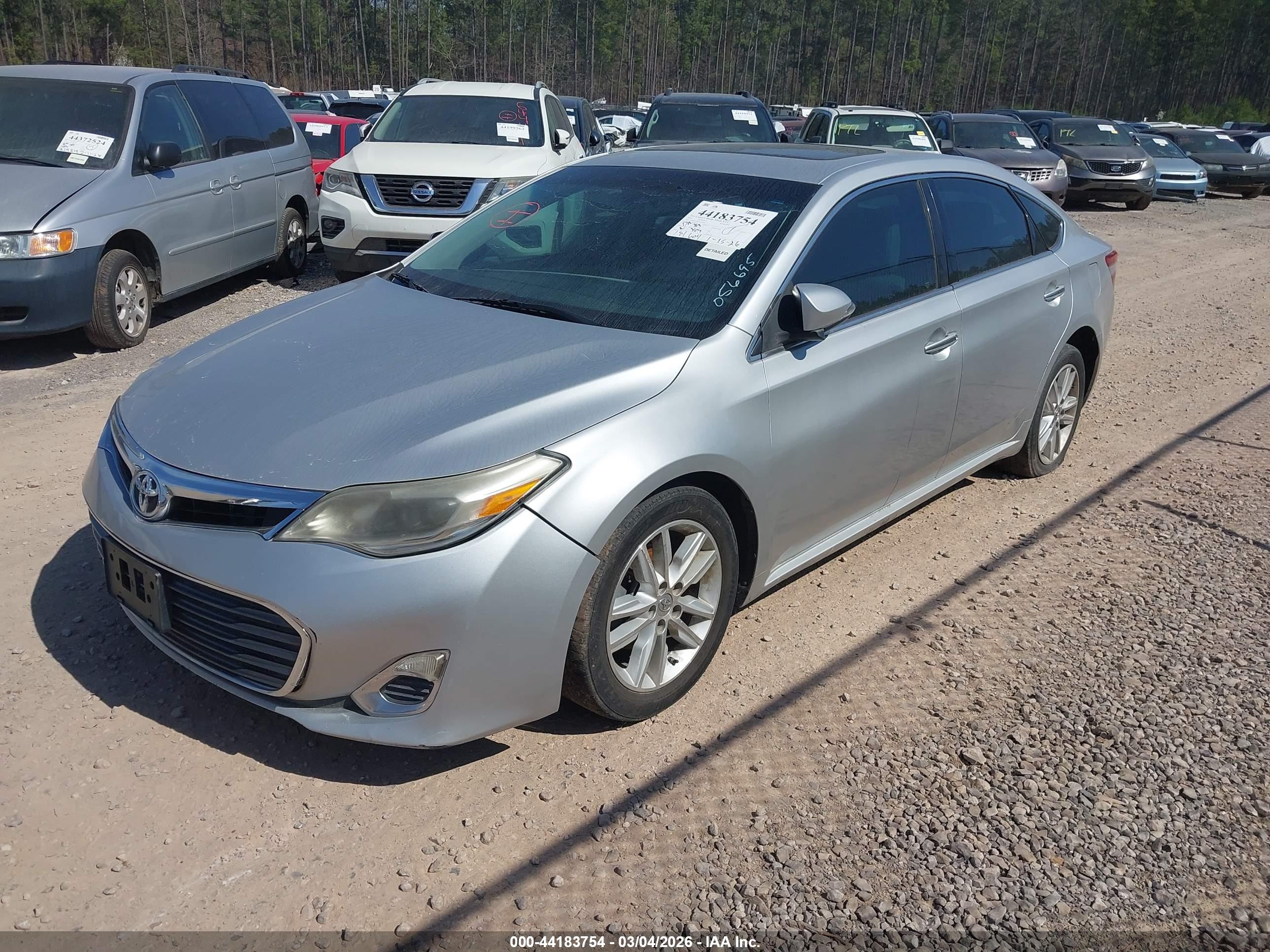 TOYOTA AVALON image 2