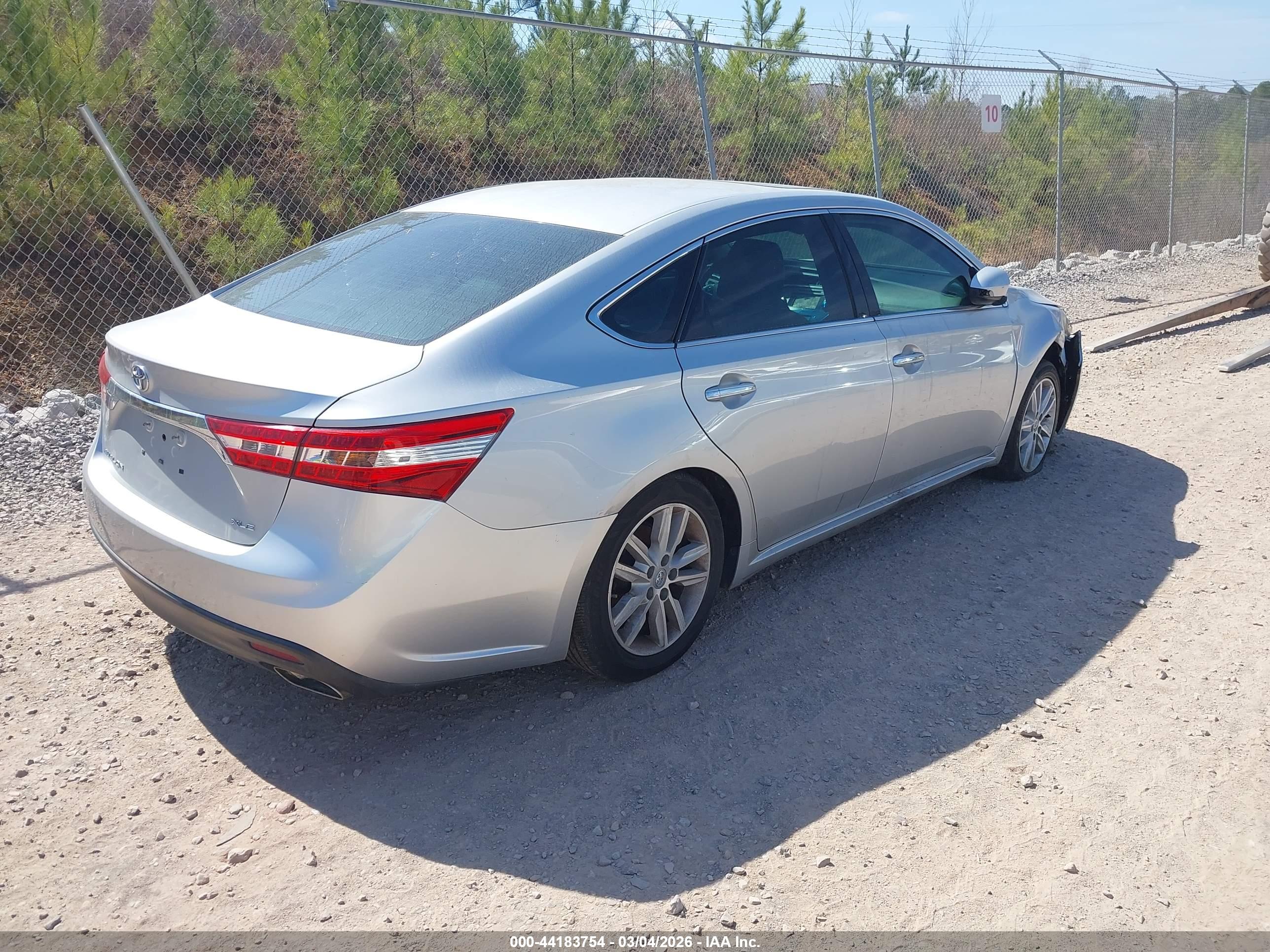 TOYOTA AVALON image 4