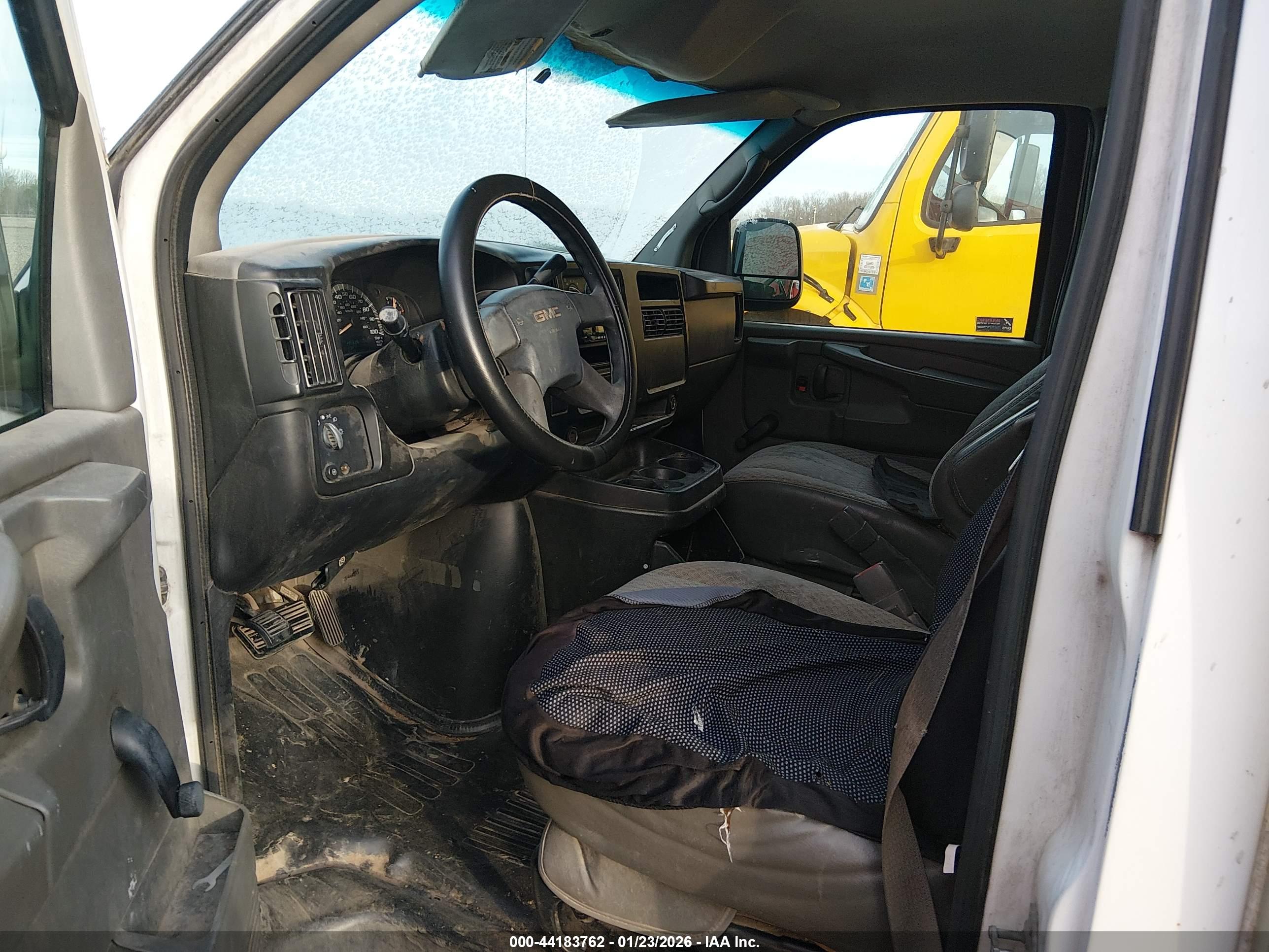 GMC SAVANA image 7