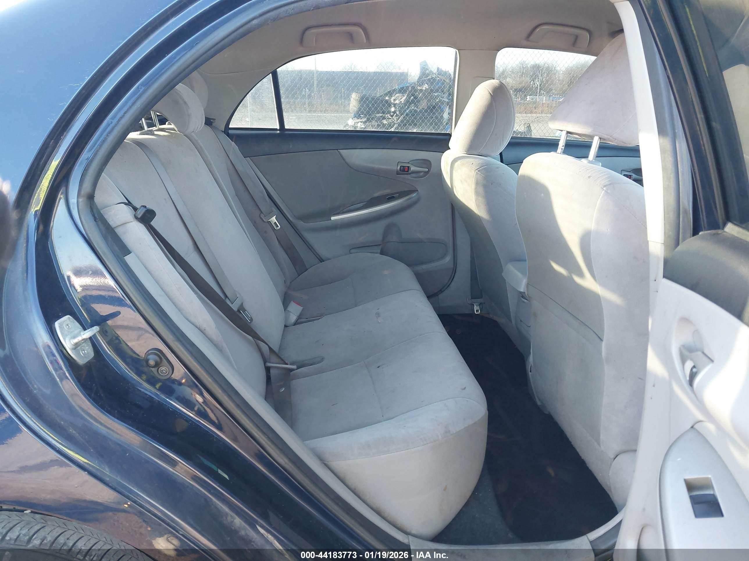 TOYOTA COROLLA image 8